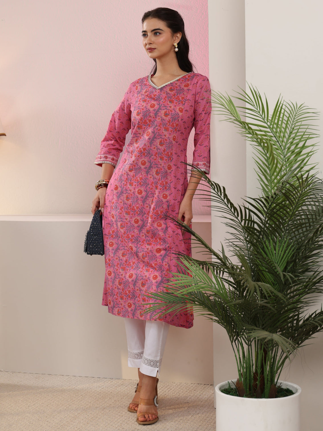 Mameraa Pink Floral Printed Cotton A-Line Kurta