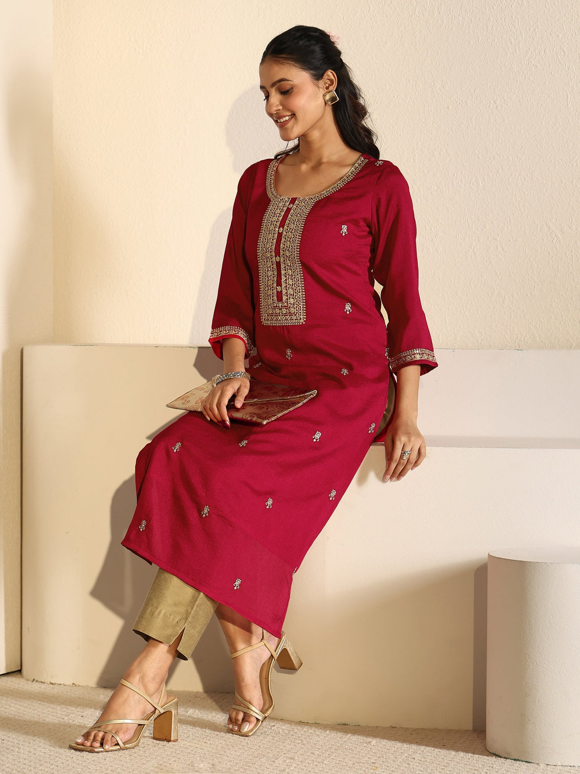 Mameraa Red Floral Embroidered Silk Blend Straight Kurta
