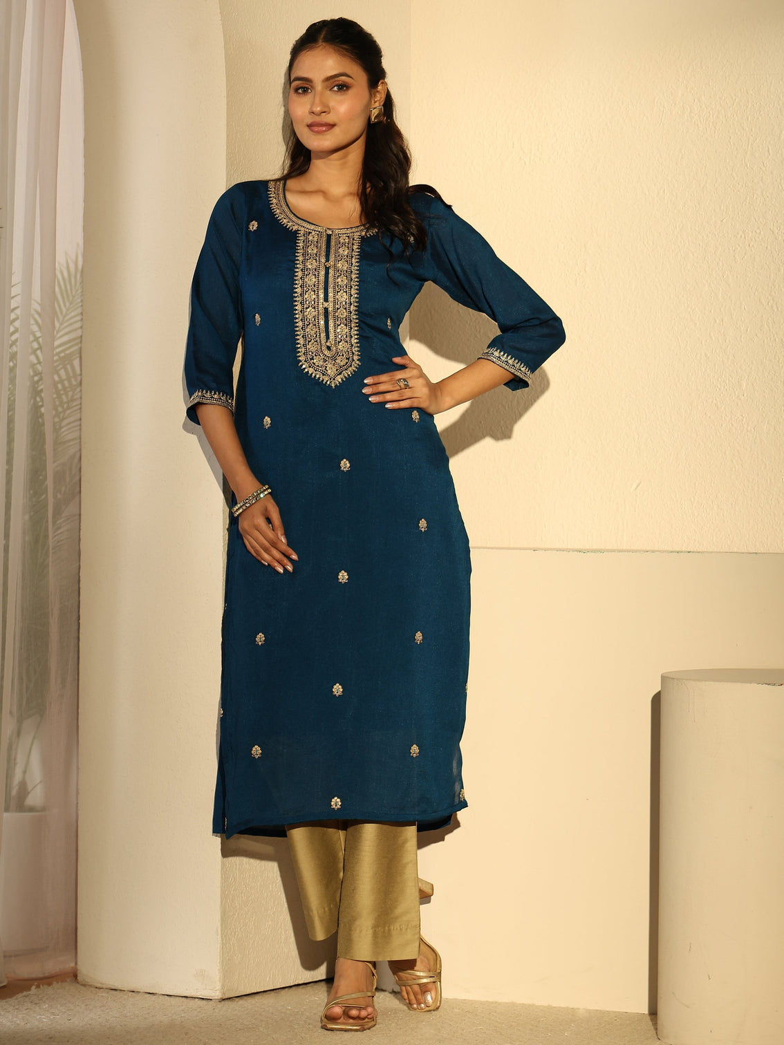 Mameraa Teal Blue Floral Embroidered Silk Blend Straight Kurta