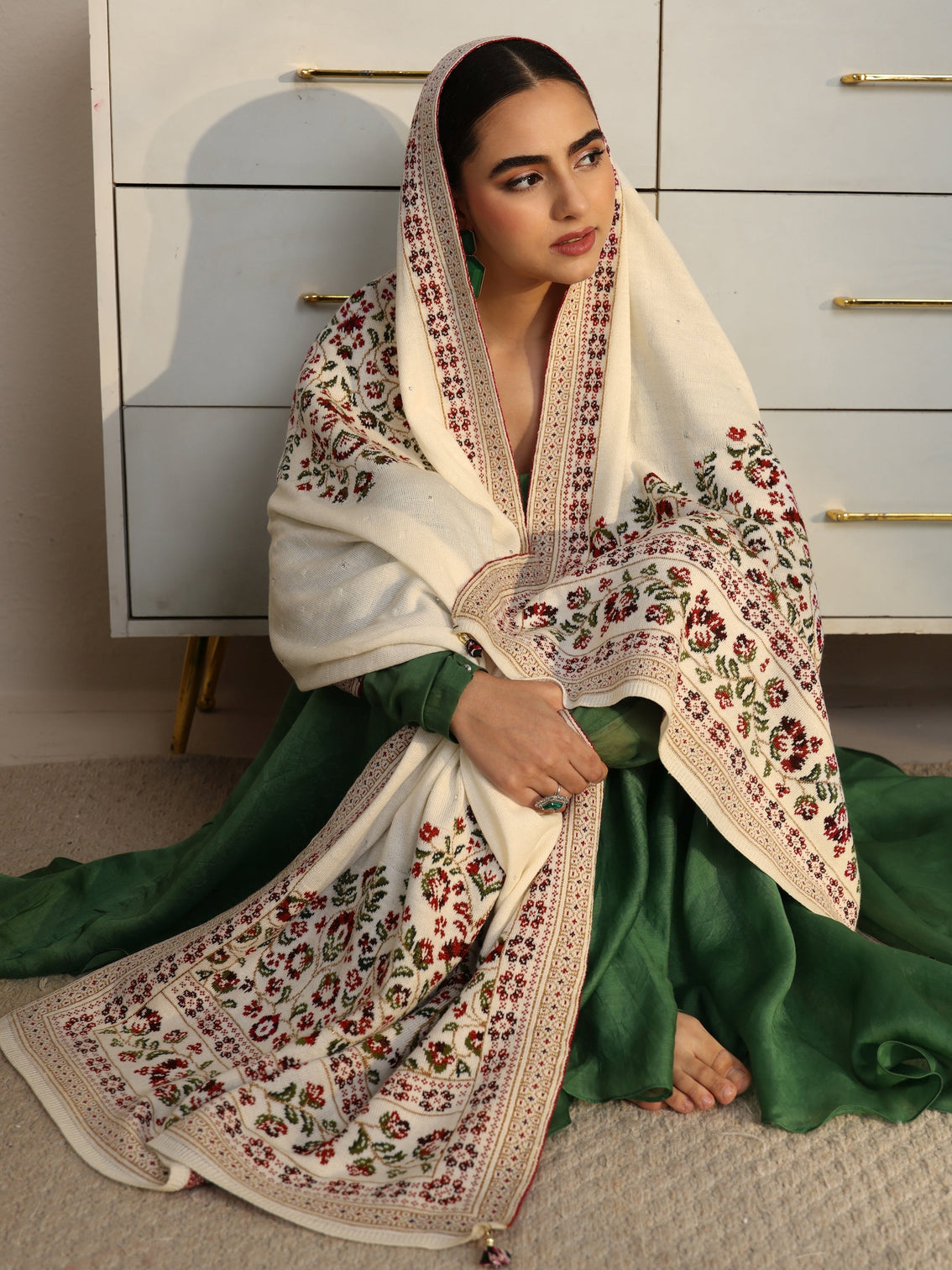 Mameraa White Floral Knitted Acrylic Wrap Shawl