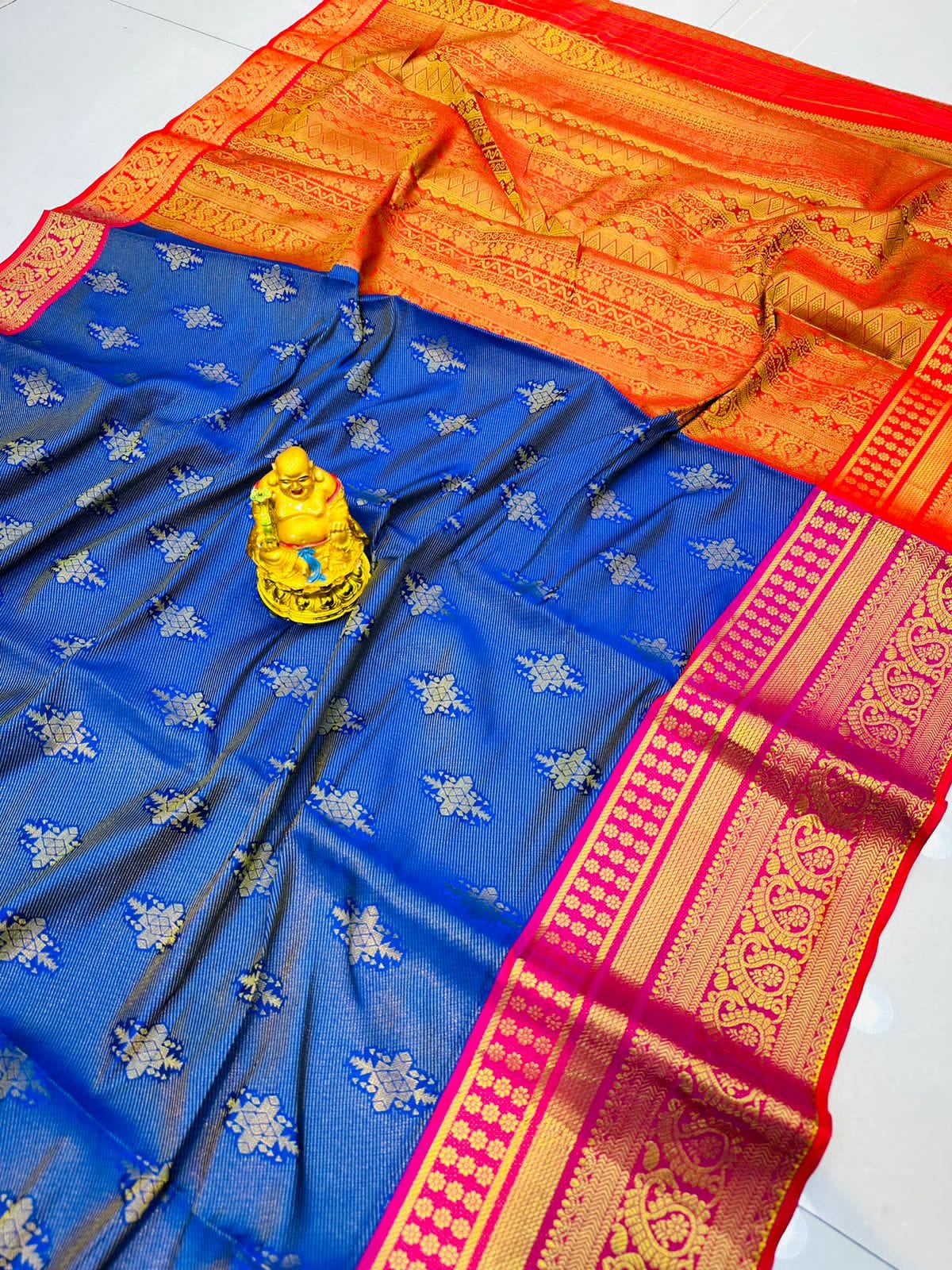Lovely Royal Blue Kanjivaram Silk With Demure Blouse Piece