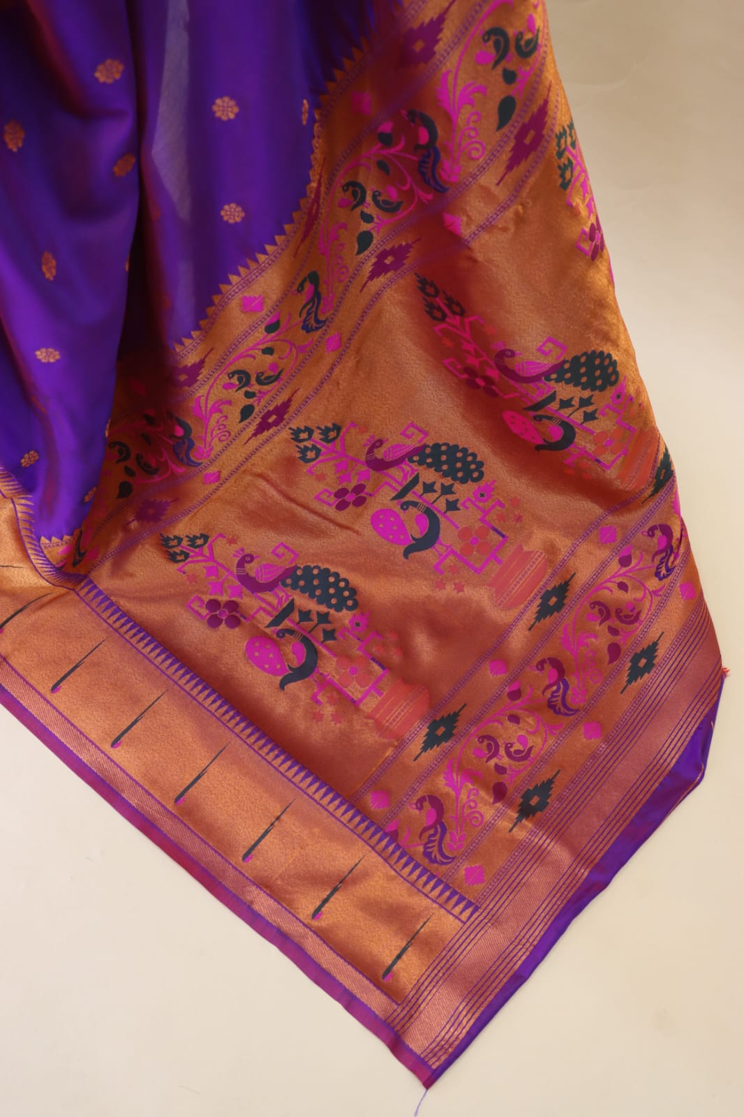 Flattering Purple Paithani Silk Saree With Outstanding Blouse Piece
