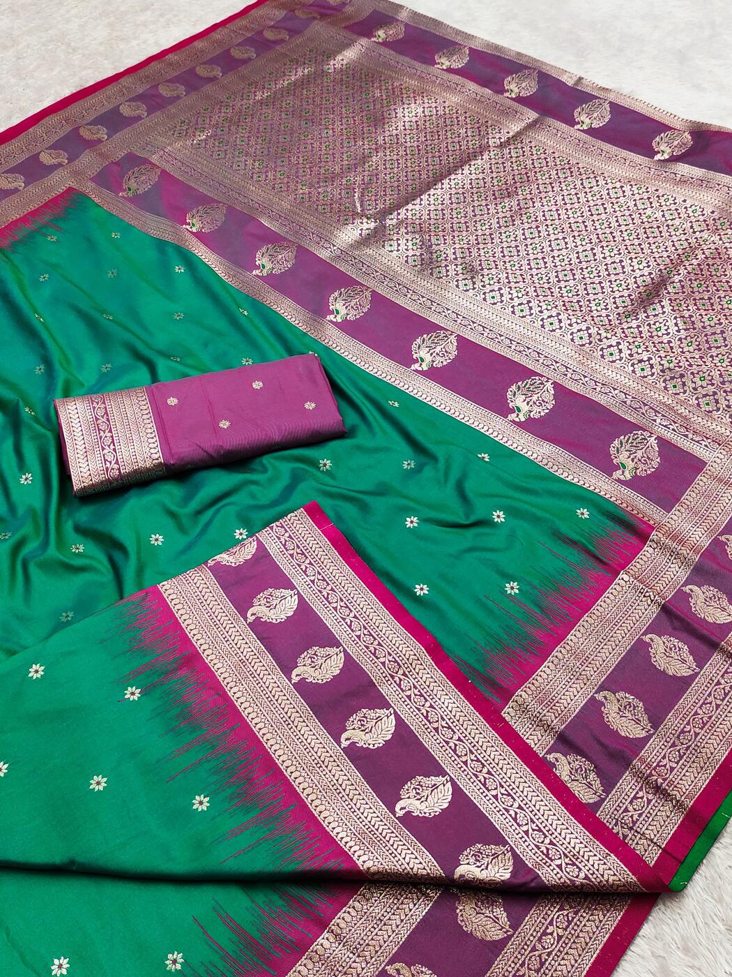 Verdant Green Pure Zari Weaving Banarasi Silk Saree With Prominent Blouse Piece