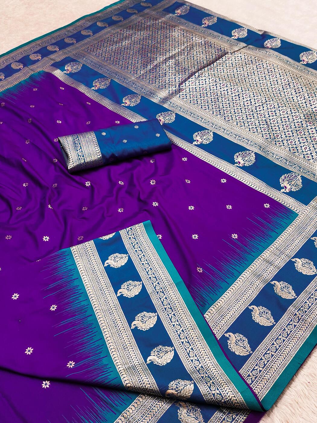 Snappy Purple Pure Zari Weaving Banarasi Silk Saree With Sempiternal Blouse Piece