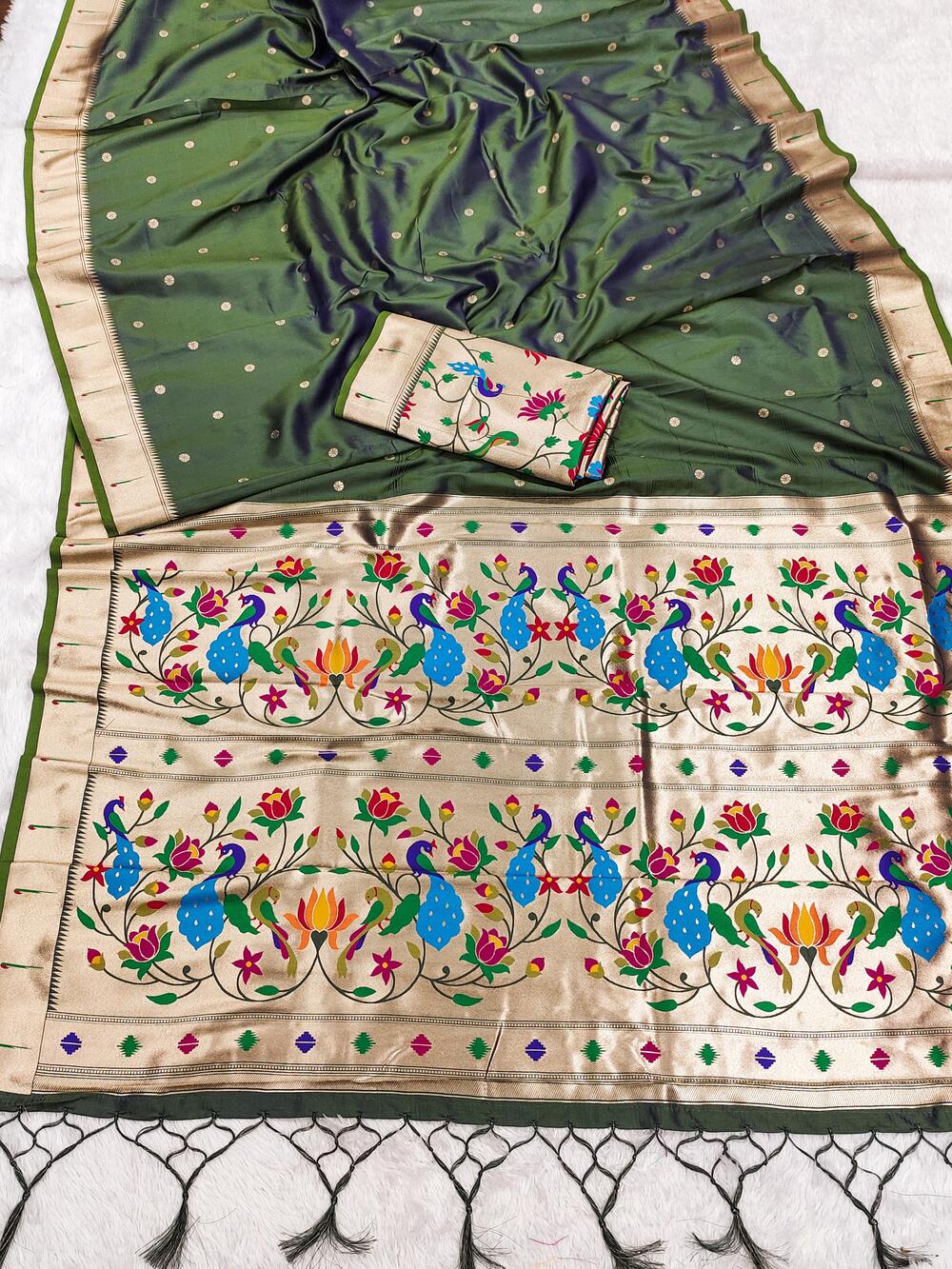Eclat Dark Green Paithani Silk Saree With Traditional Blouse Piece