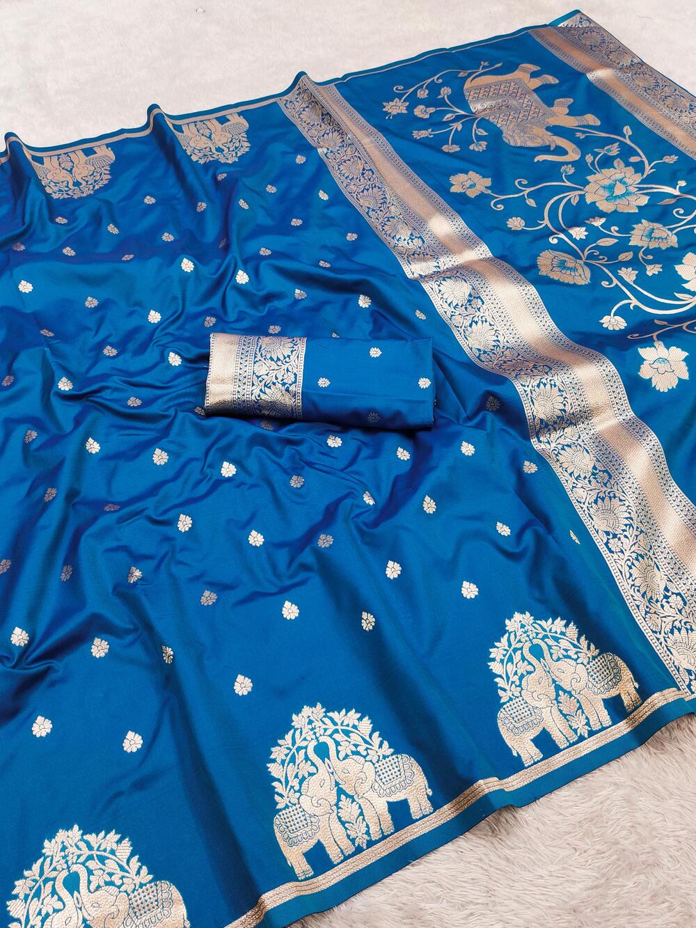 Exemplary Blue Pure Zari Weaving Banarasi Silk Saree With Whimsical Blouse Piece