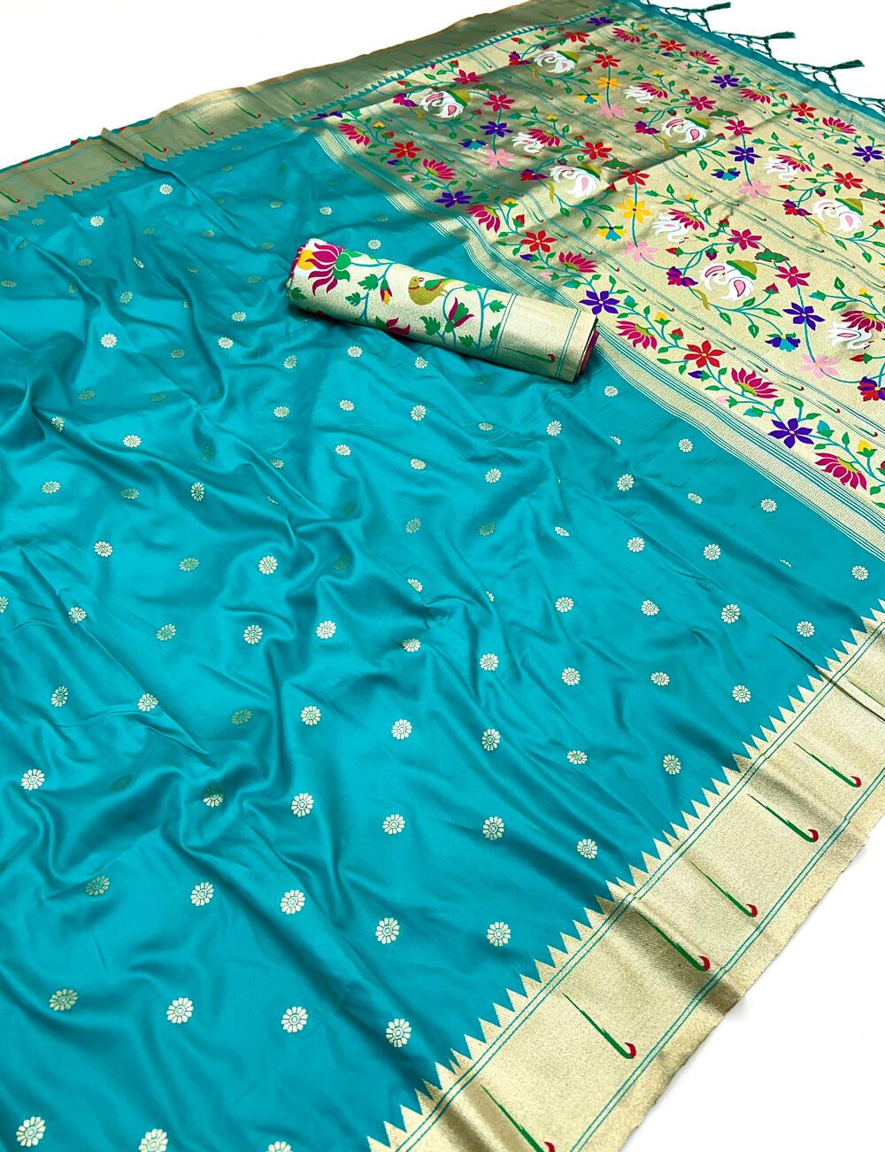 Adorning Firozi Paithani Silk Saree With Pretty Blouse Piece