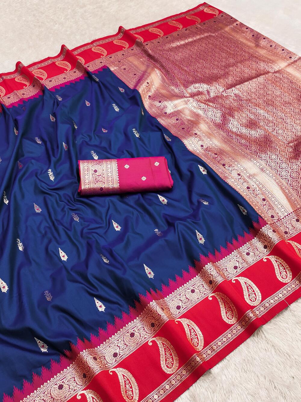 Elegant Navy Blue Pure Zari Weaving Banarasi Silk Saree With Enigmatic Blouse Piece