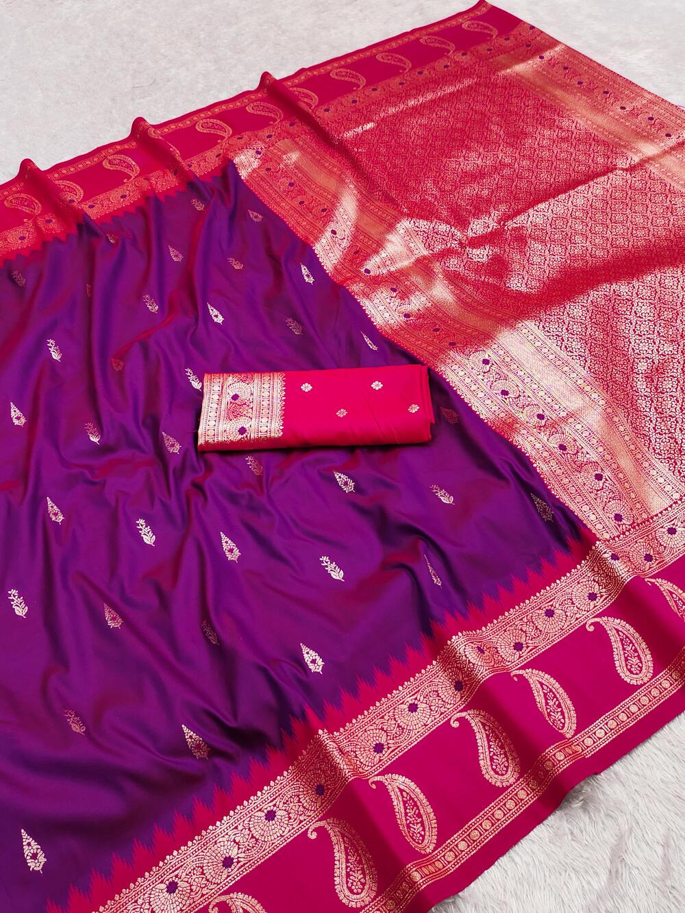 Jazzy Purple Pure Zari Weaving Banarasi Silk Saree With Glorious Blouse Piece