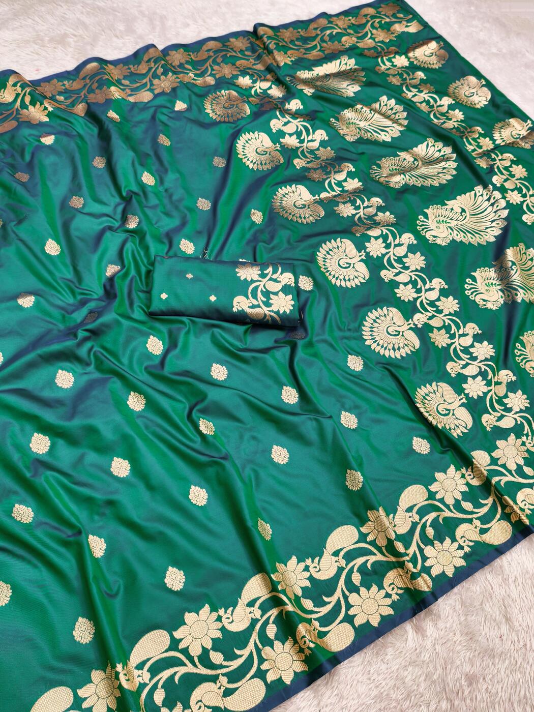 Majesty Sea Green Pure Zari Weaving Banarasi Silk Saree With Pretty Blouse Piece