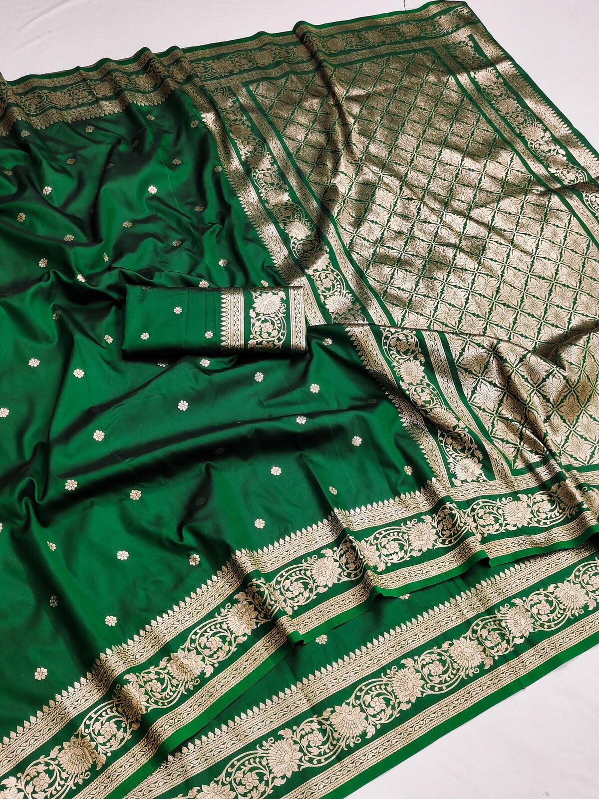 Ethereal Dark Green Pure Zari Weaving Banarasi Silk Saree With Artistic Blouse Piece