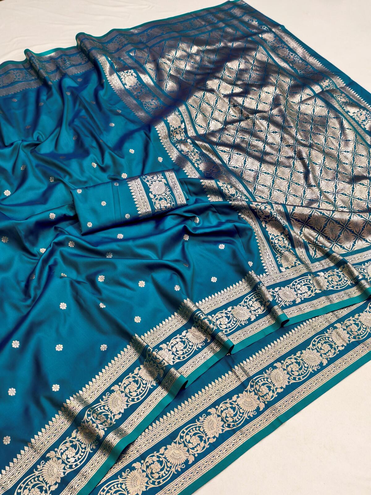 Lustrous Firozi Pure Zari Weaving Banarasi Silk Saree With Beguiling Blouse Piece