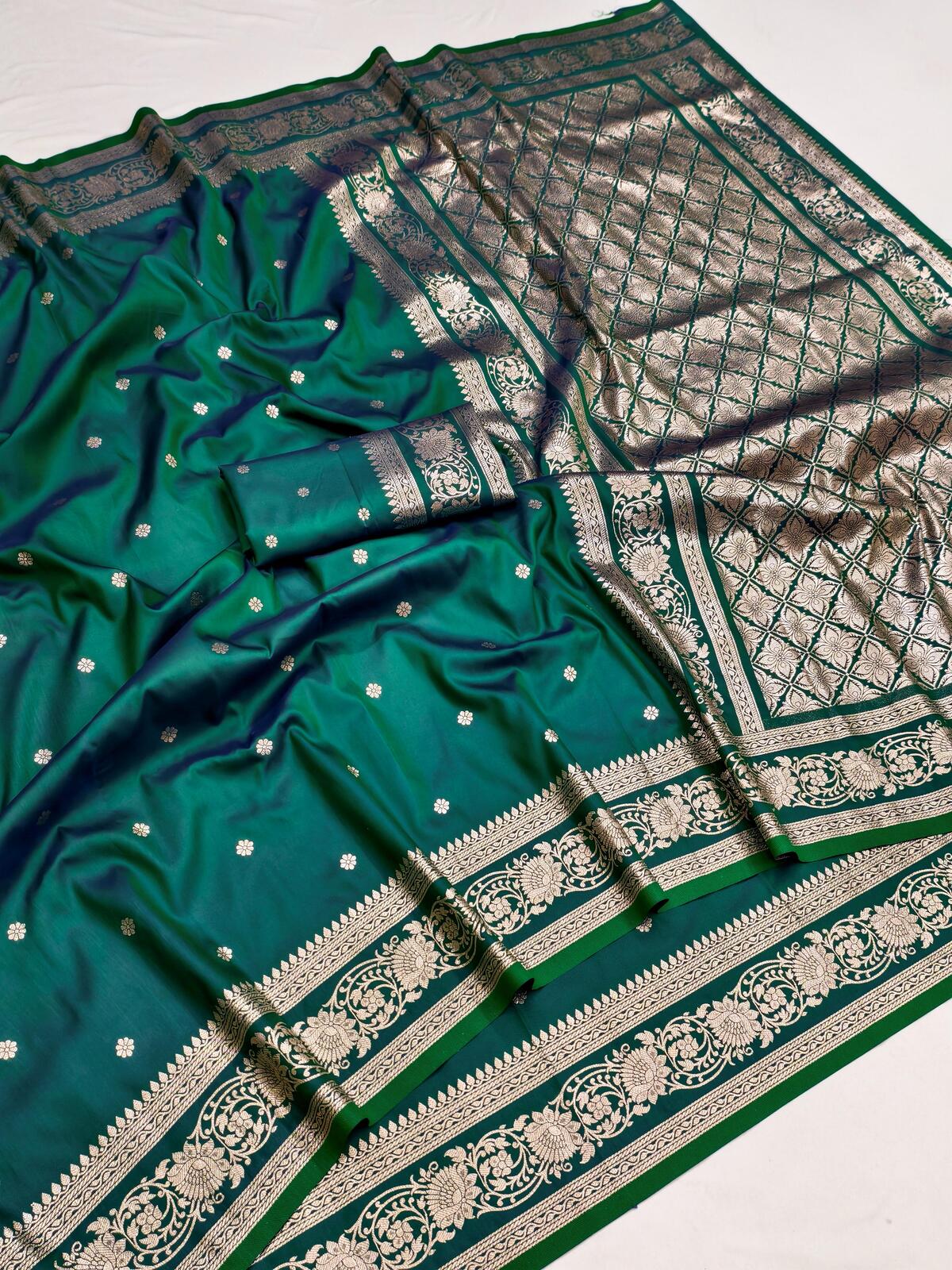 Dulcet Rama Pure Zari Weaving Banarasi Silk Saree With Splendorous Blouse Piece