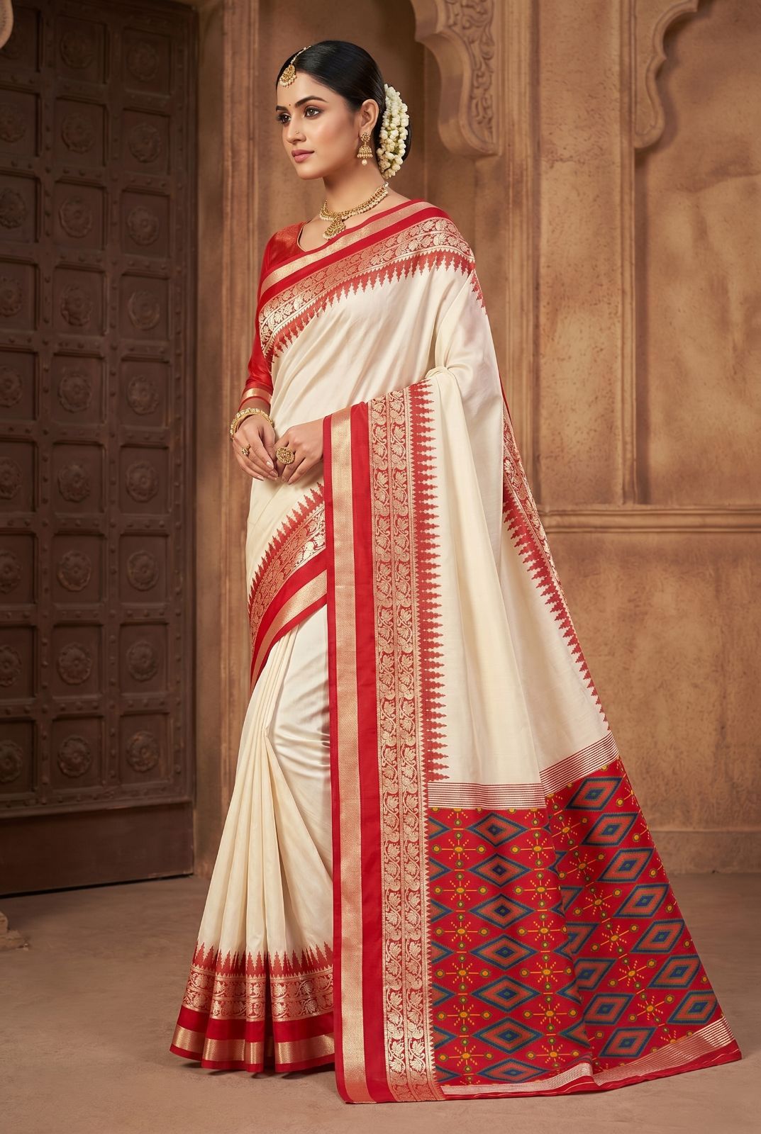 Enticing Beige Pure Zari Weaving Banarasi Silk Saree With Exceptional Blouse Piece