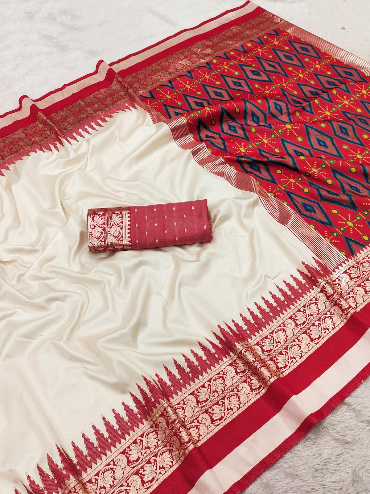 Enticing Beige Pure Zari Weaving Banarasi Silk Saree With Exceptional Blouse Piece