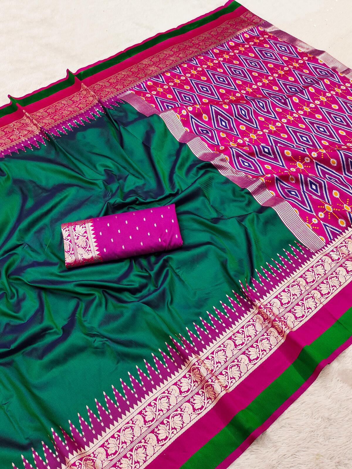 Posh Dark Green Pure Zari Weaving Banarasi Silk Saree With Smashing Blouse Piece