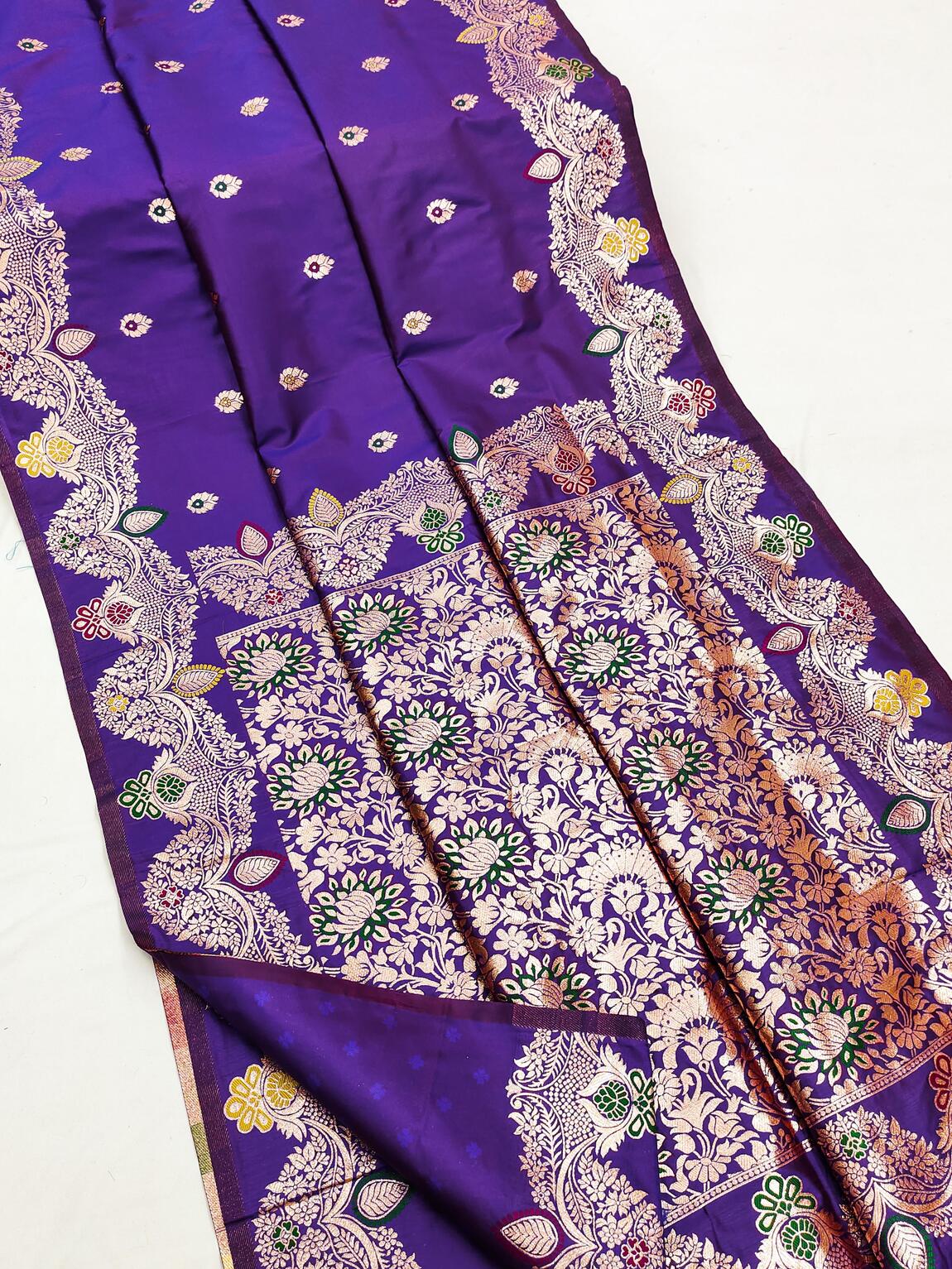 Ebullience Violet Soft Banarasi Silk Saree With Confounding Blouse Piece