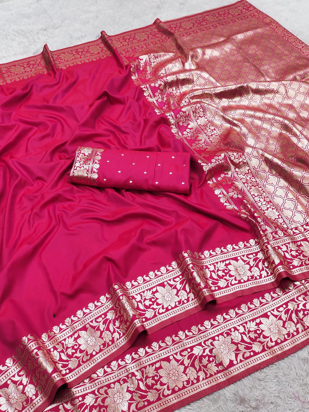 Staggering Dark Pink Pure Zari Weaving Banarasi Silk Saree With Symmetrical Blouse Piece
