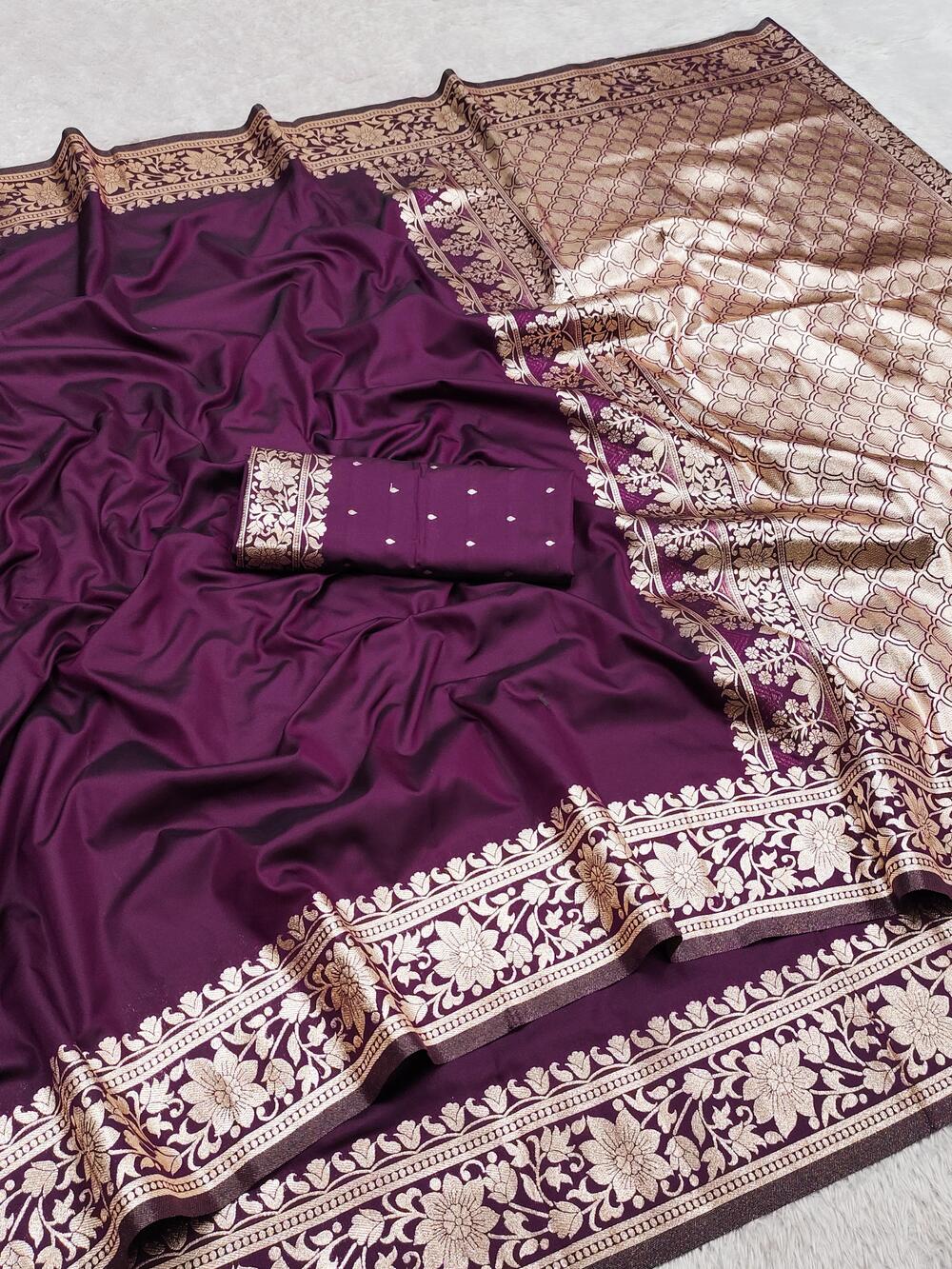 Capricious Purple Pure Zari Weaving Banarasi Silk Saree With Verdant Blouse Piece