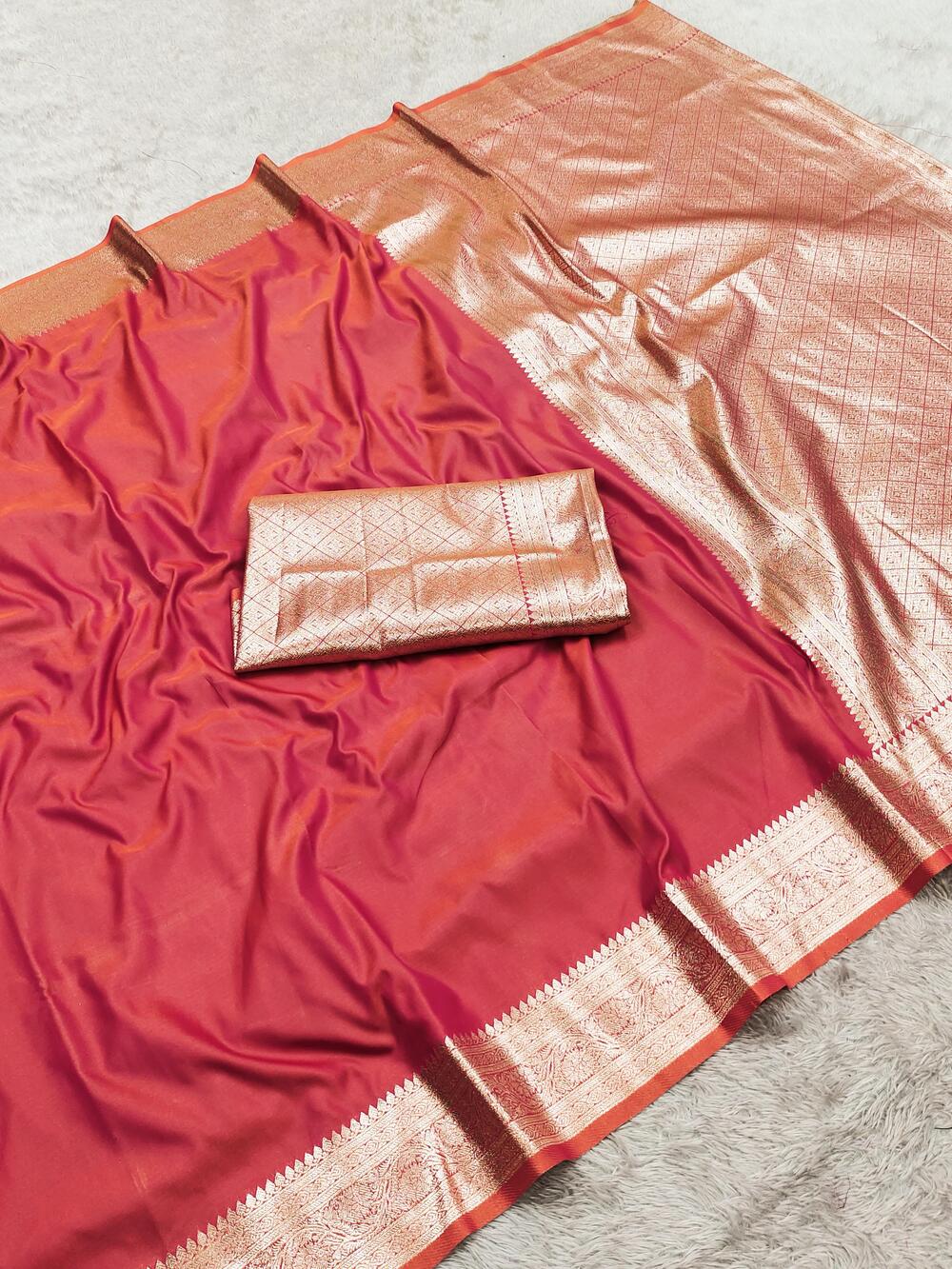 Girlish Pink Pure Zari Weaving Banarasi Silk Saree With Dissemble Blouse Piece