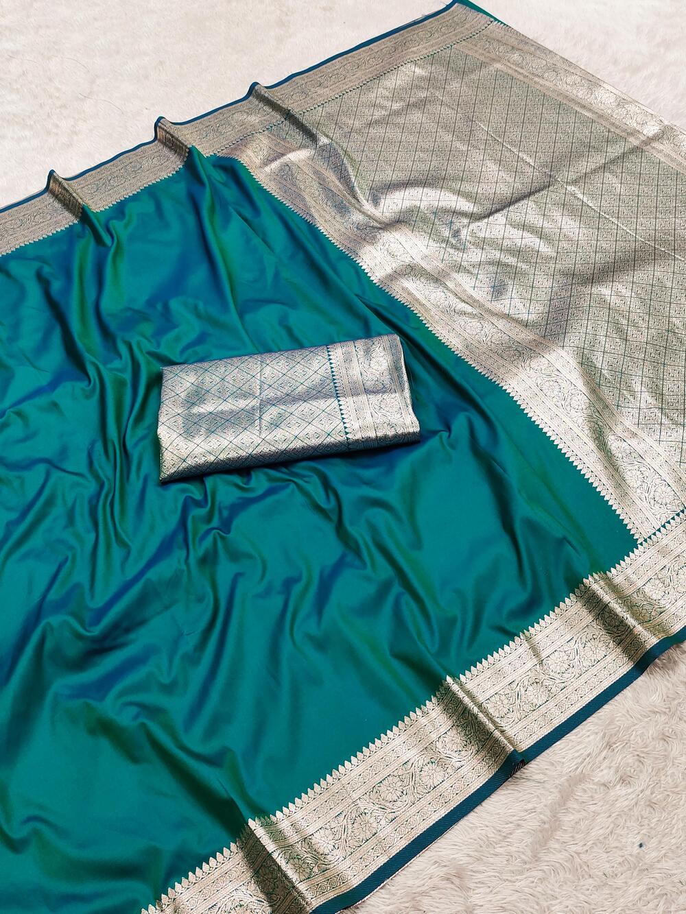 Propinquity Rama Pure Zari Weaving Banarasi Silk Saree With Magnificat Blouse Piece