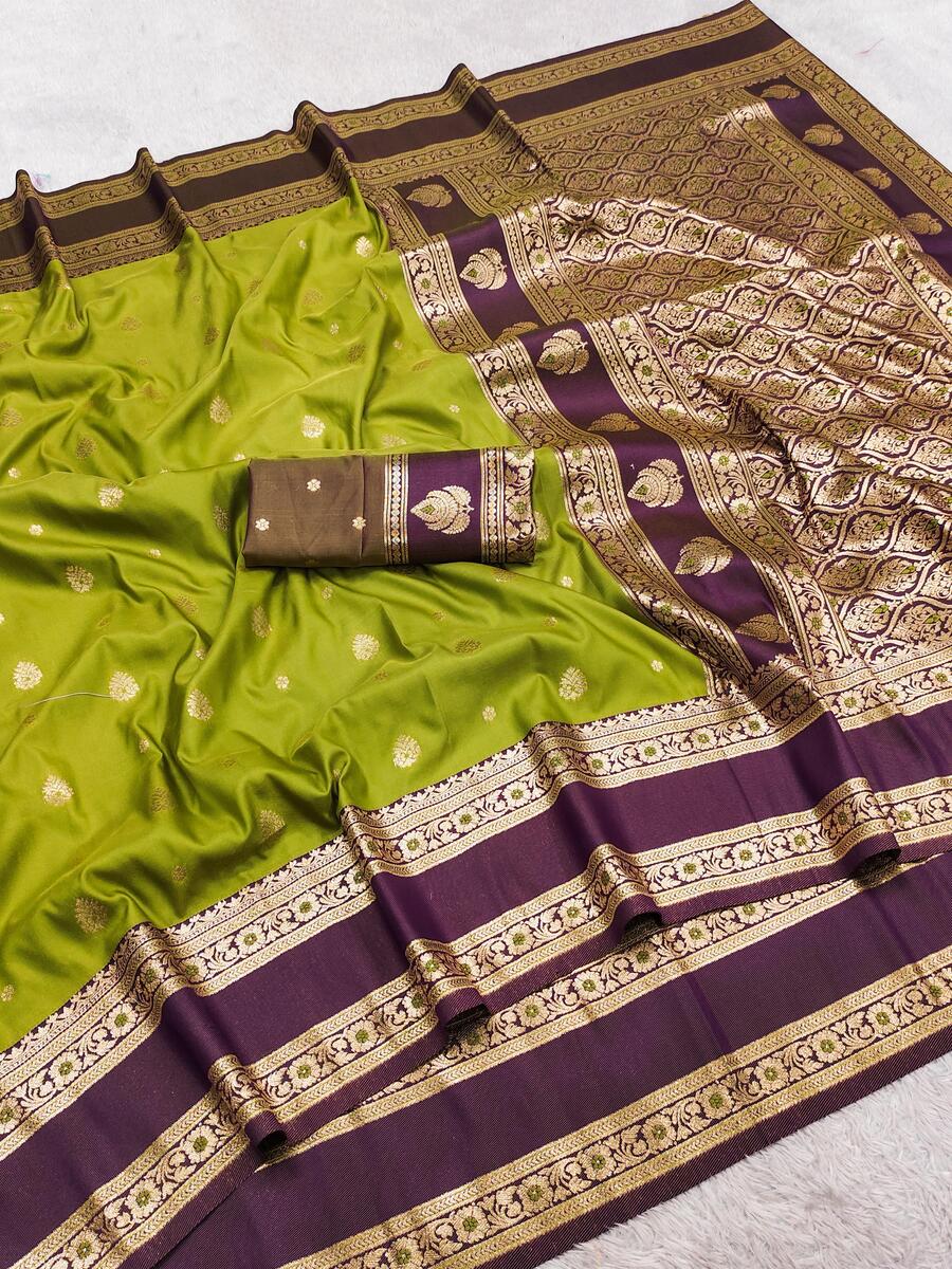Evocative Green Pure Zari Weaving Banarasi Silk Saree With Ethereal Blouse Piece