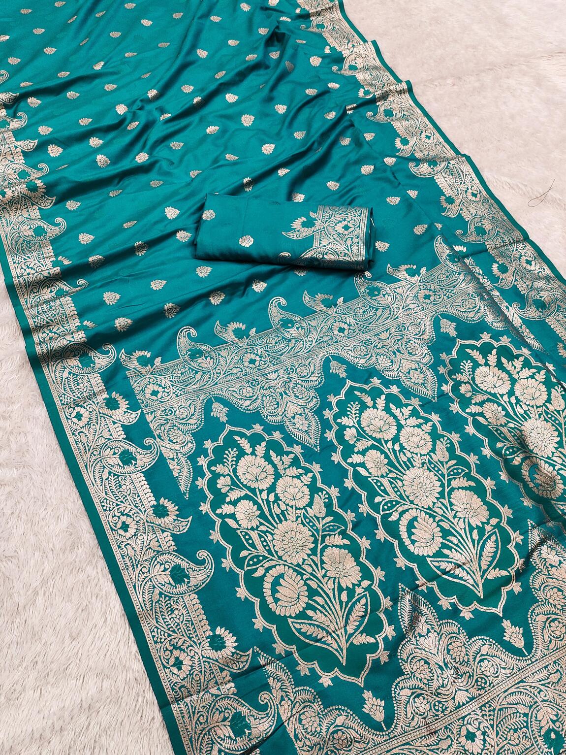 Ailurophile Sea Green Soft Banarasi Silk Saree With Gossamer Blouse Piece