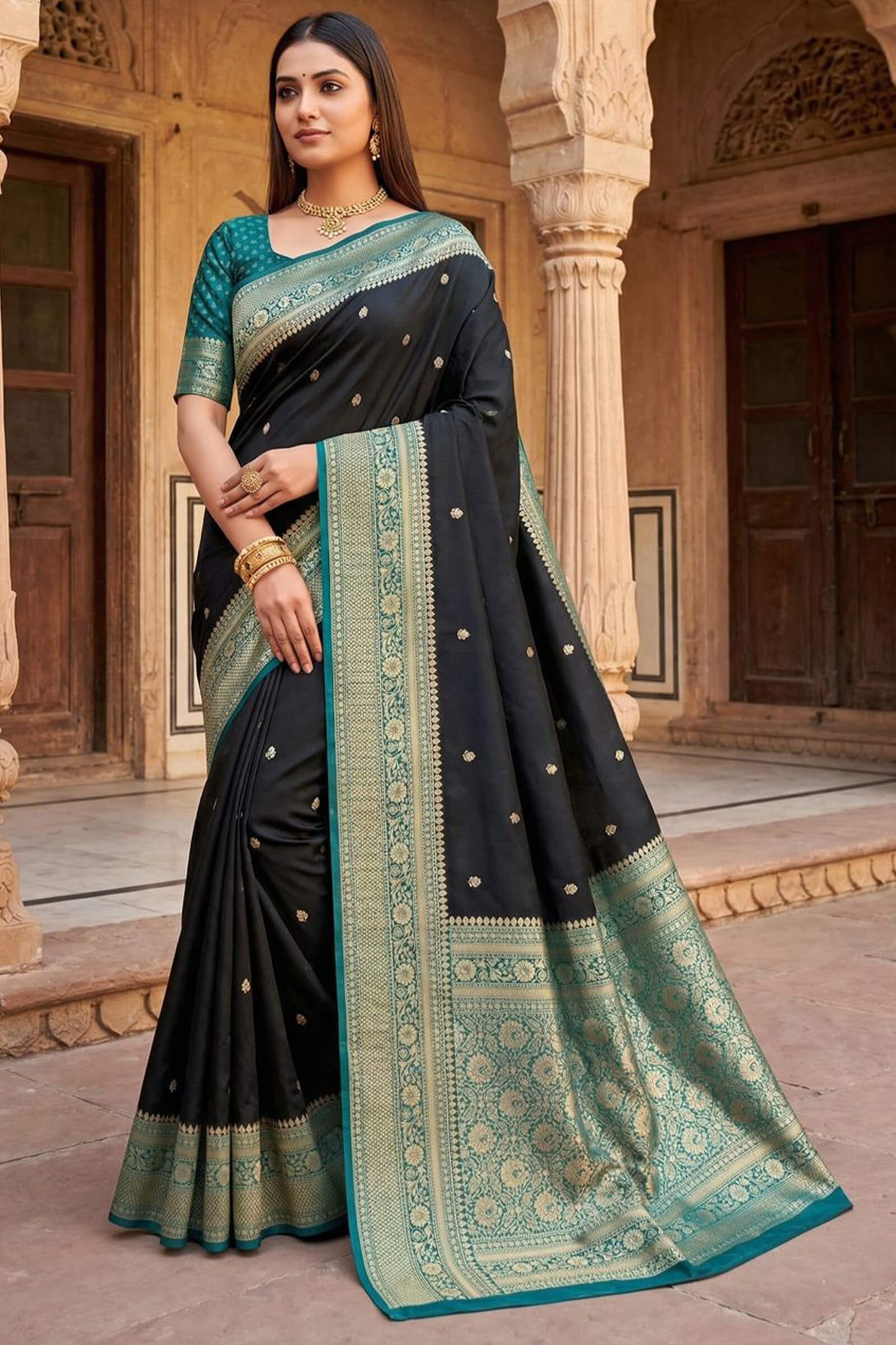 Groovy Black Pure Zari Weaving Banarasi Silk Saree With Fantabulous Blouse Piece