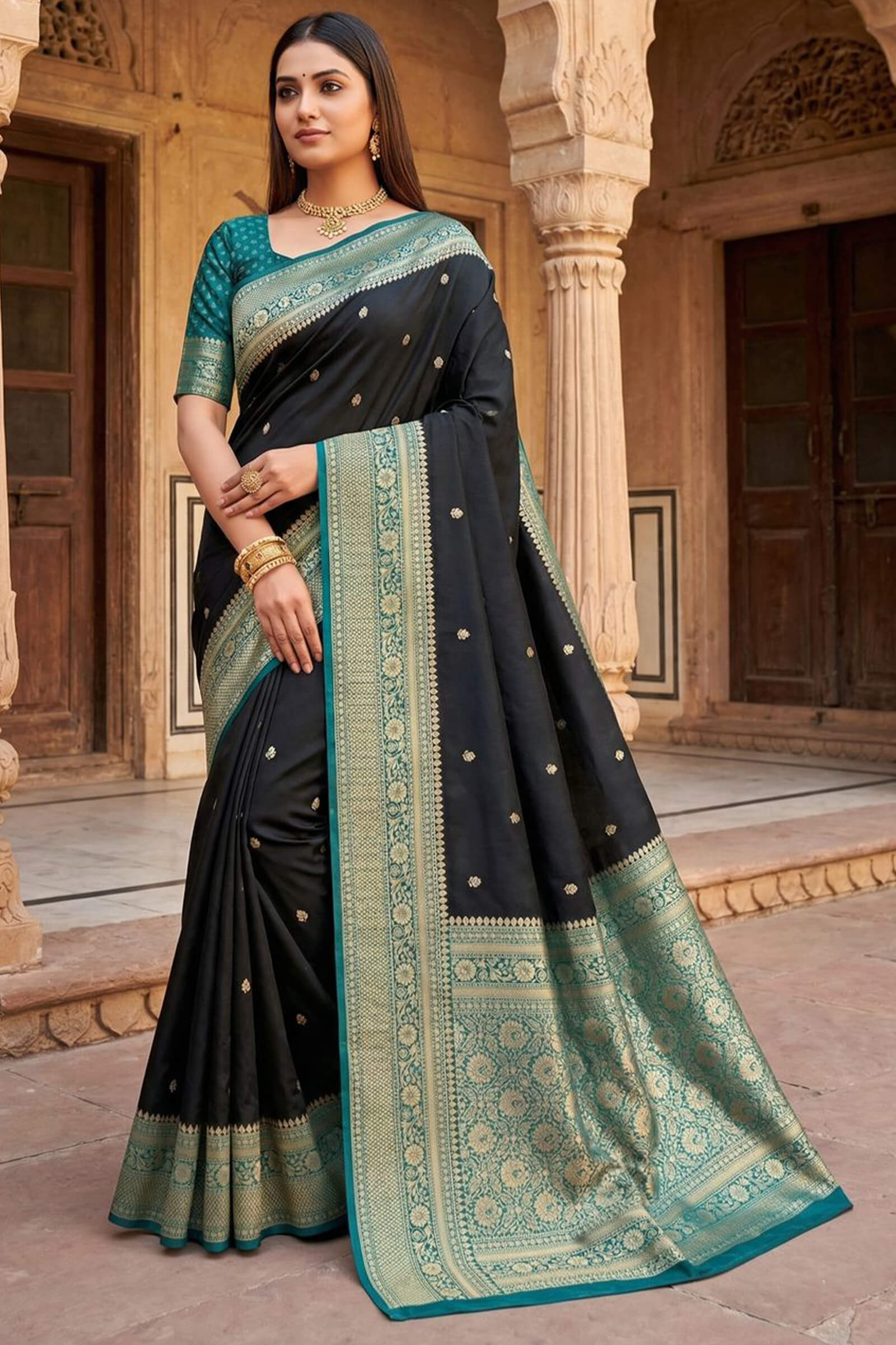 Groovy Black Pure Zari Weaving Banarasi Silk Saree With Fantabulous Blouse Piece