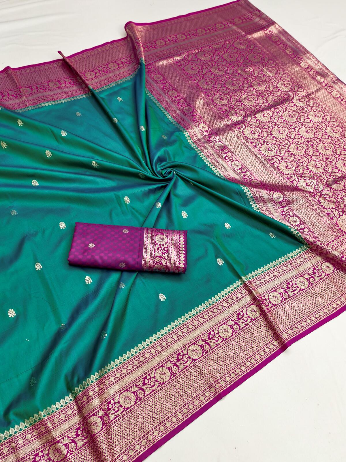 Scrupulous Rama Pure Zari Weaving Banarasi Silk Saree With Imaginative Blouse Piece