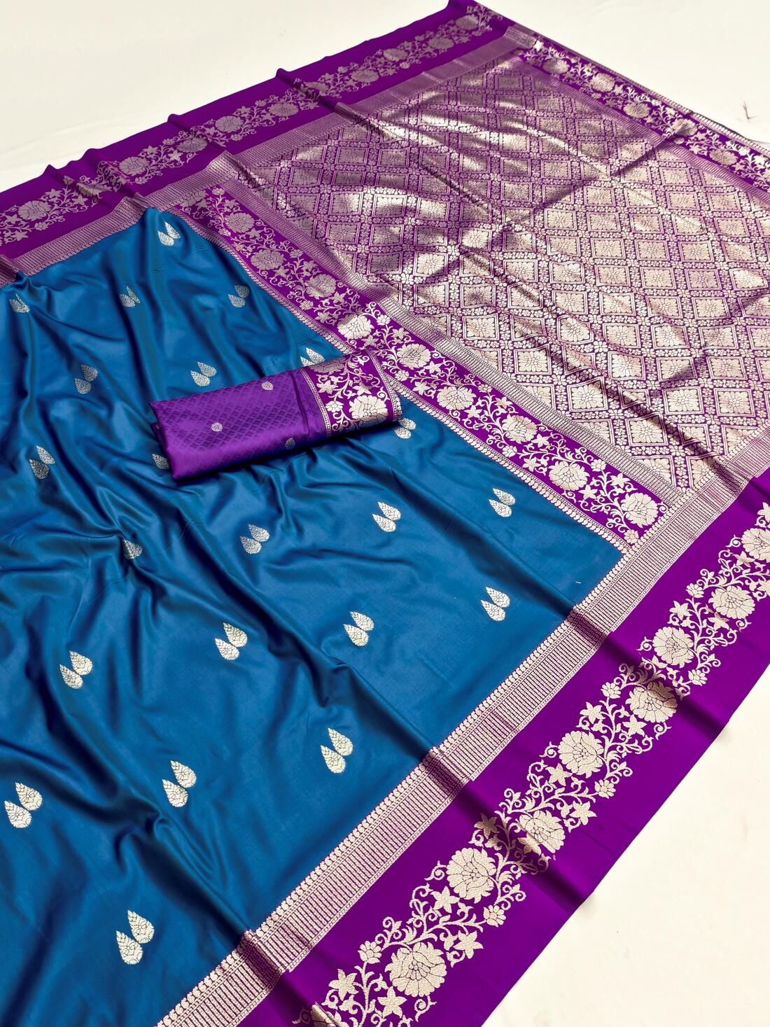 Engaging Blue Pure Zari Weaving Banarasi Silk Saree With Beauteous Blouse Piece