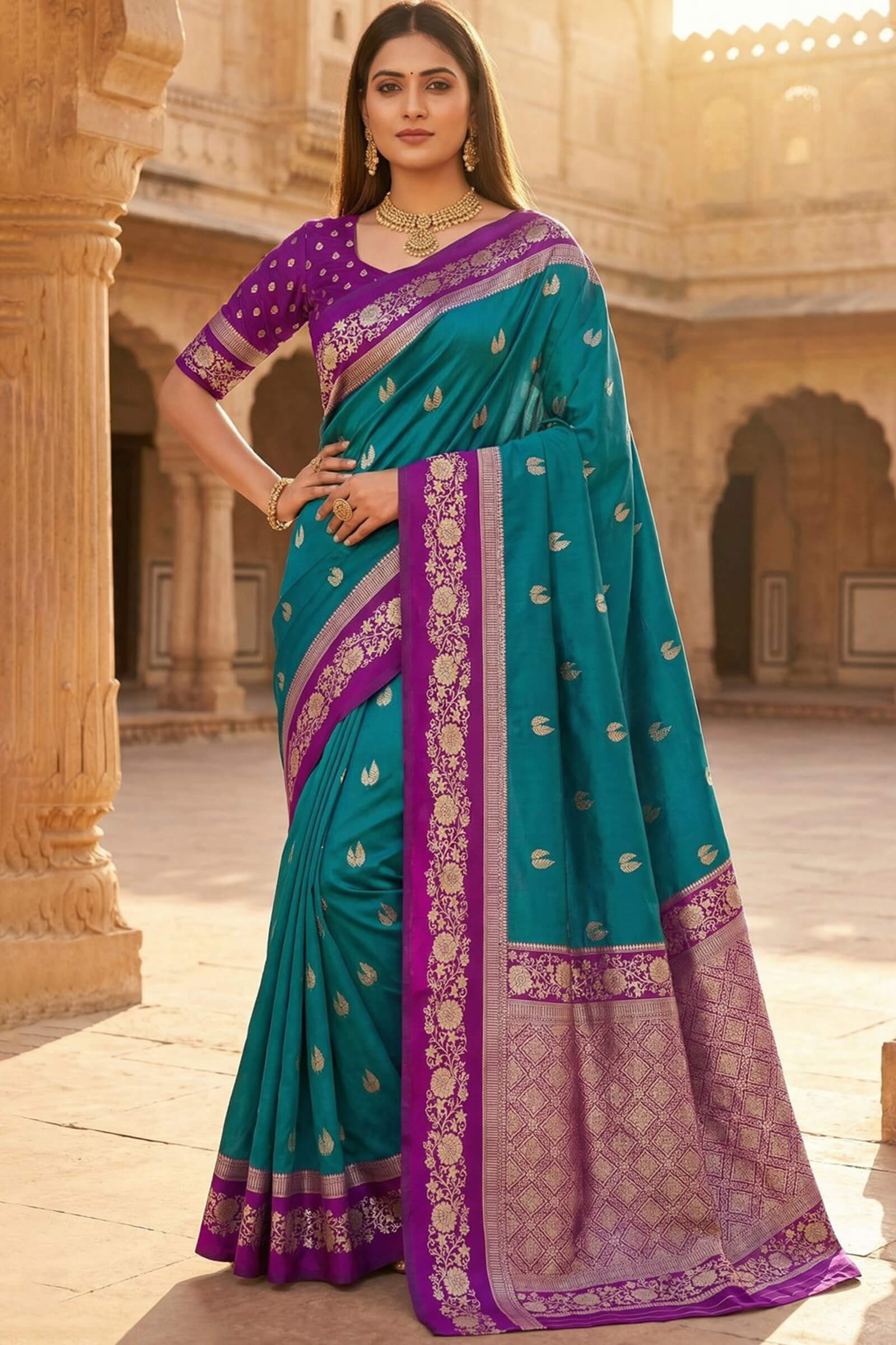 Engrossing Rama Pure Zari Weaving Banarasi Silk Saree With Inspiring Blouse Piece
