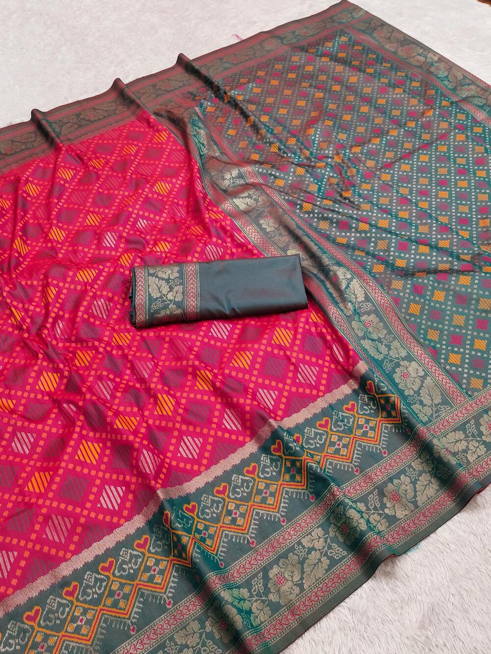 Hypnotic Dark Pink Pure Zari Weaving Banarasi Silk Saree With Eloquence Blouse Piece