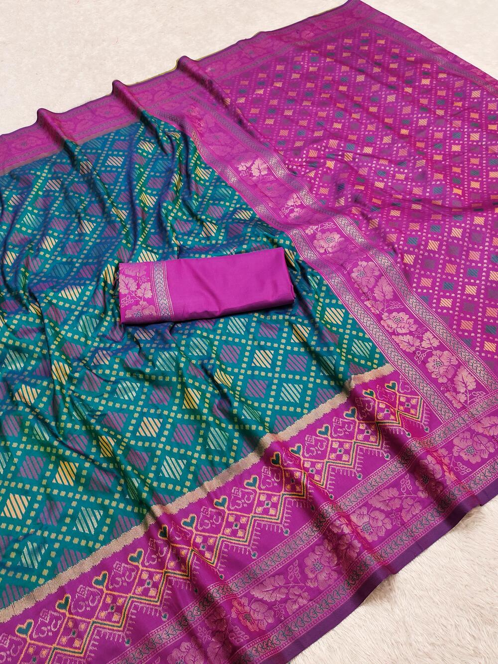Classic Rama Pure Zari Weaving Banarasi Silk Saree With Ethnic Blouse Piece