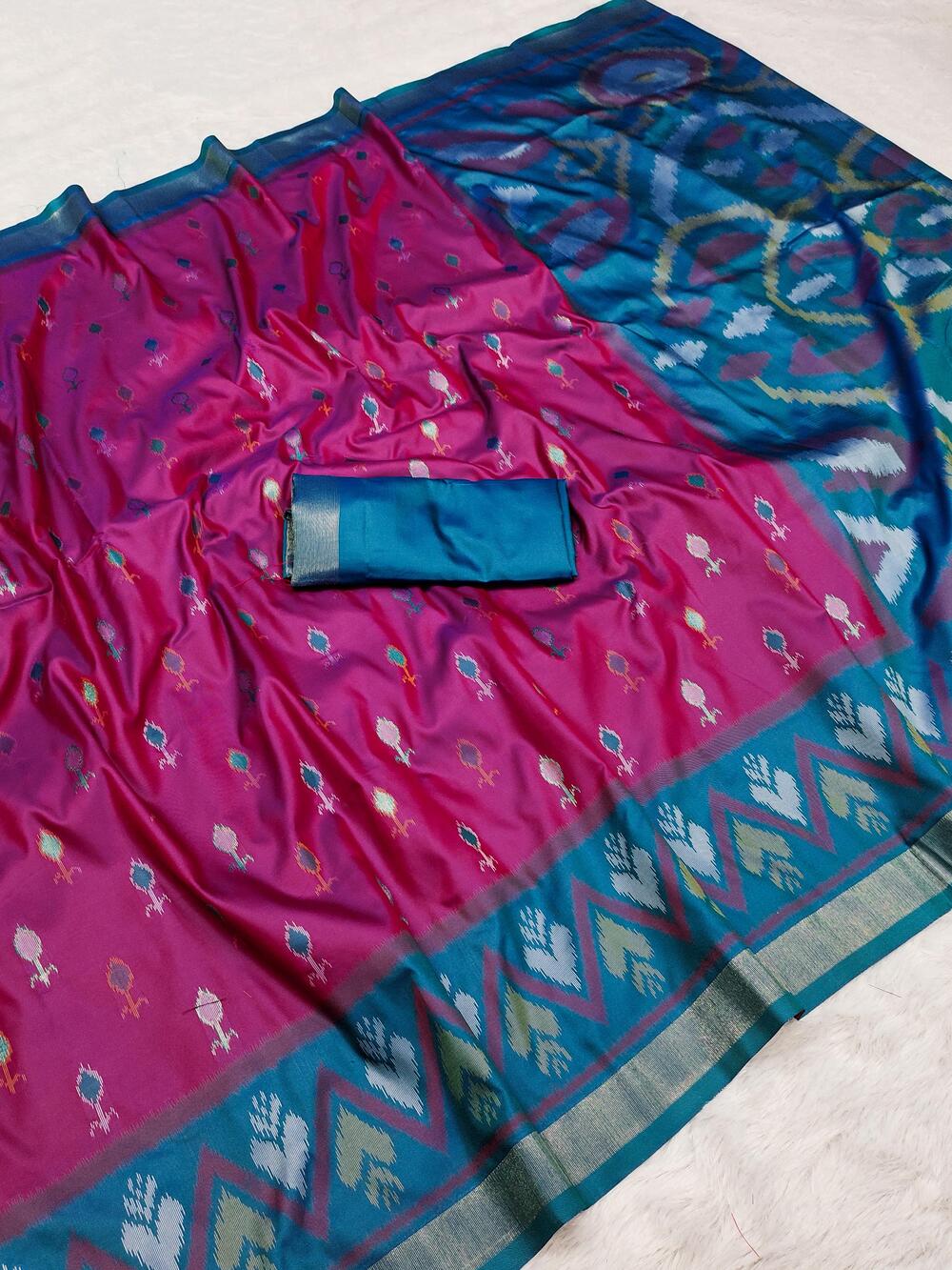 Flattering Purple Pure Zari Weaving Banarasi Silk Saree With Impressive Blouse Piece
