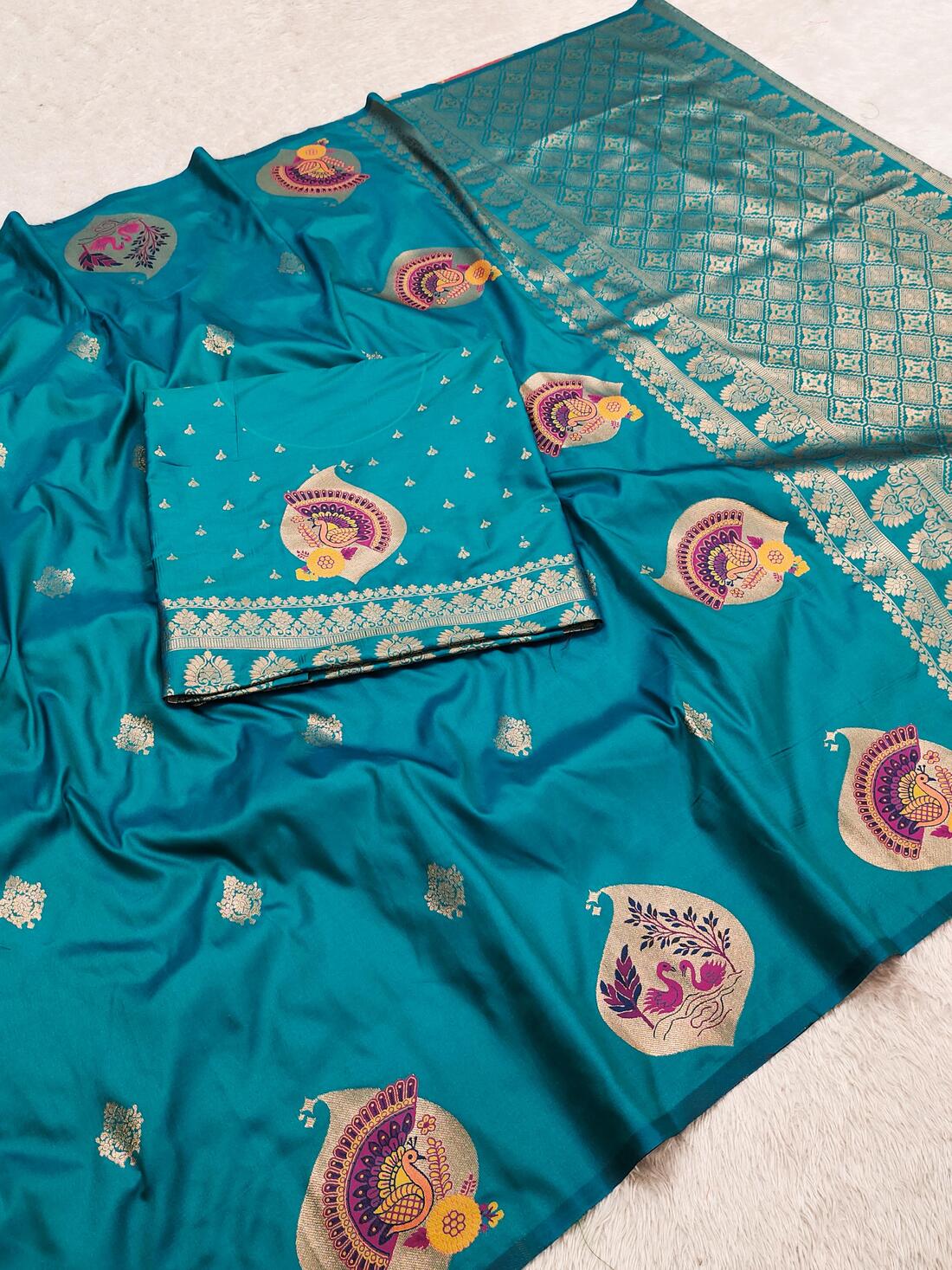 Flamboyant Firozi Pure Zari Weaving Banarasi Silk Saree With Seraphic Blouse Piece