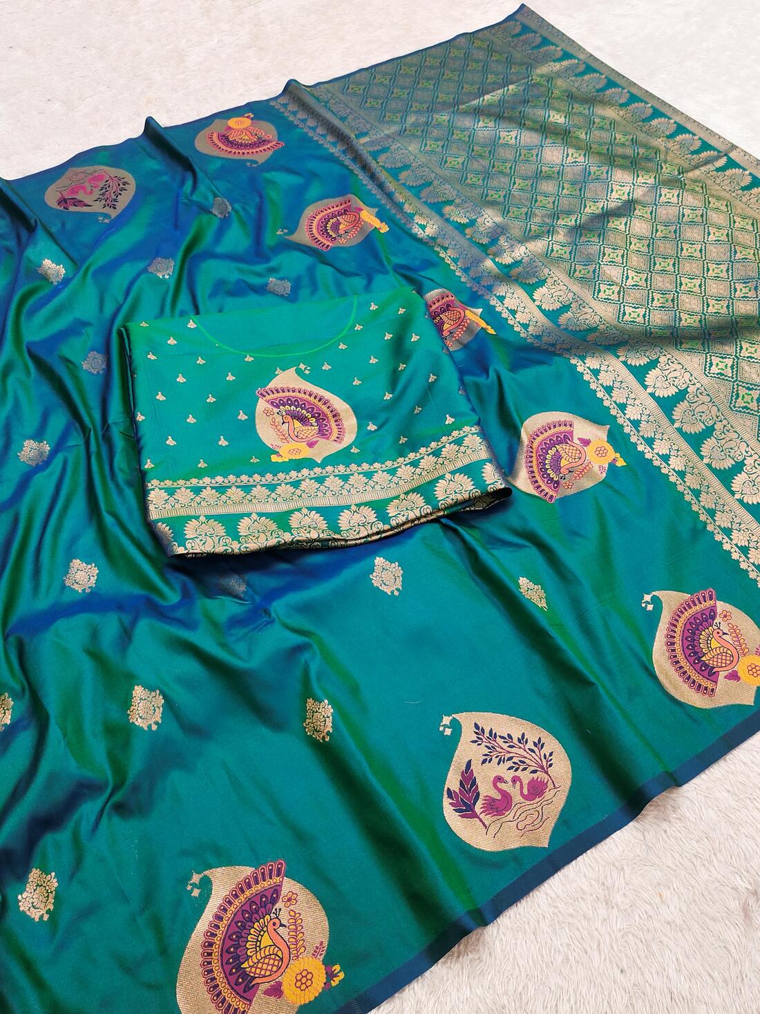 Delightful Rama Pure Zari Weaving Banarasi Silk Saree With Sonorous Blouse Piece