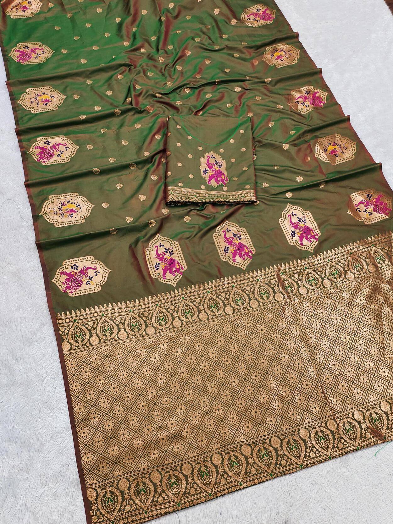 Skinny Green Pure Zari Weaving Banarasi Silk Saree With Invaluable Blouse Piece