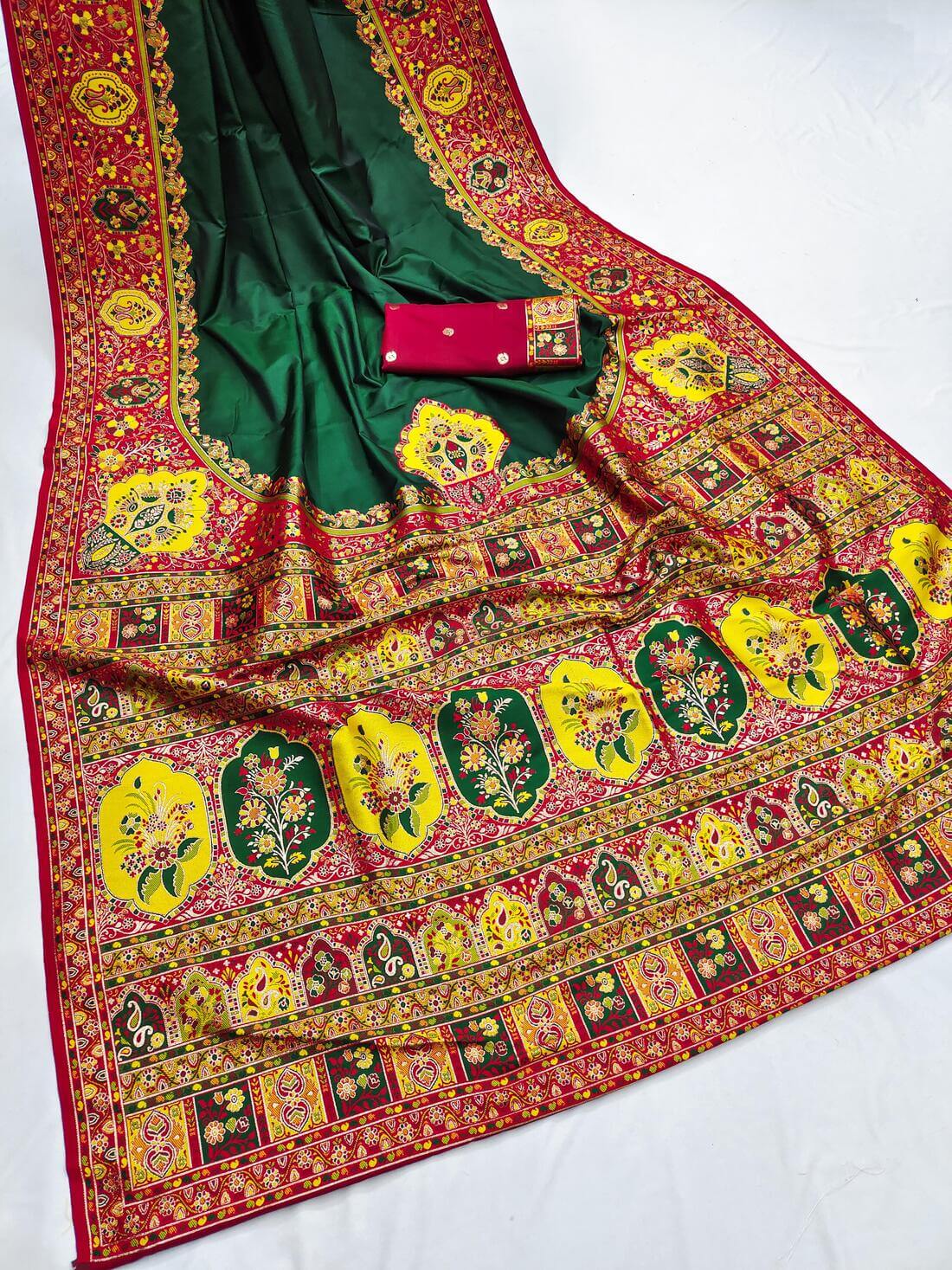 Beleaguer Dark Green Pashmina Silk Saree With Flamboyant Blouse Piece