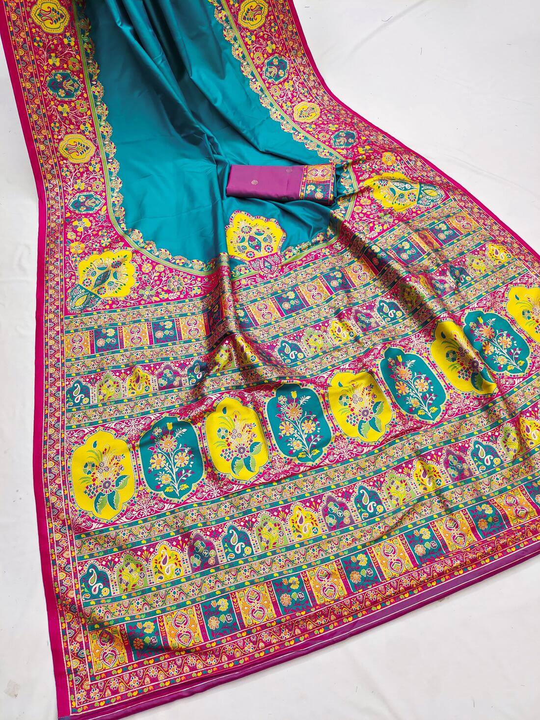 Outstanding Firozi Pashmina Silk Saree With Devastating Blouse Piece