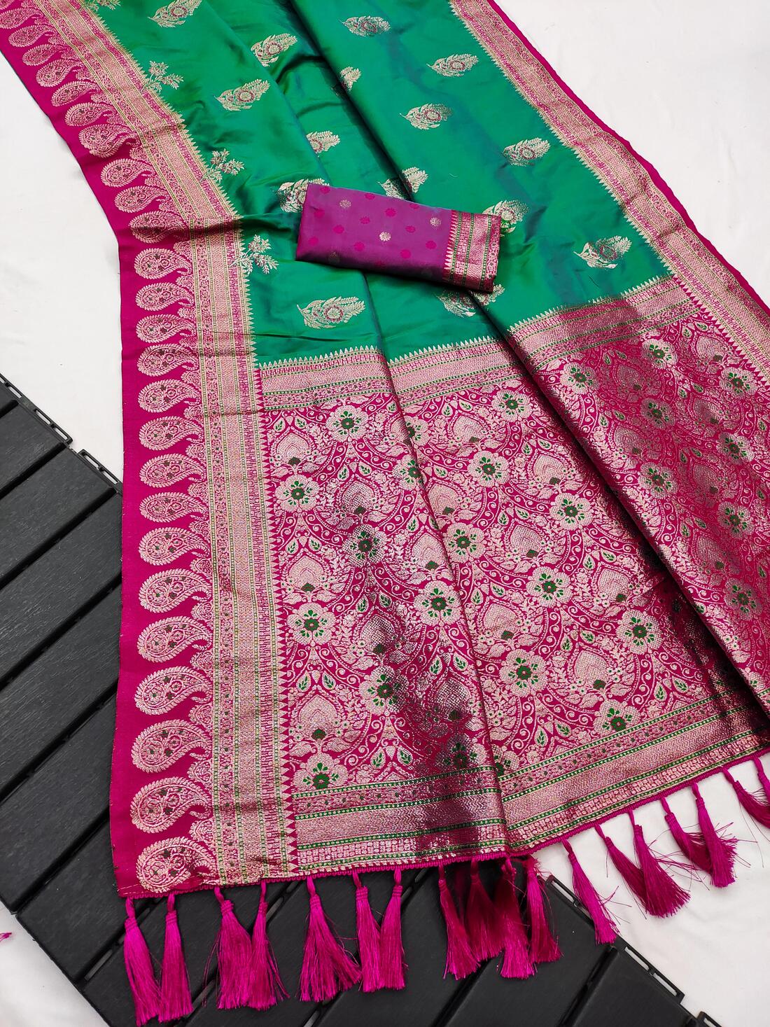 Evocative Green Pure Zari Weaving Banarasi Silk Saree With Staggering Blouse Piece