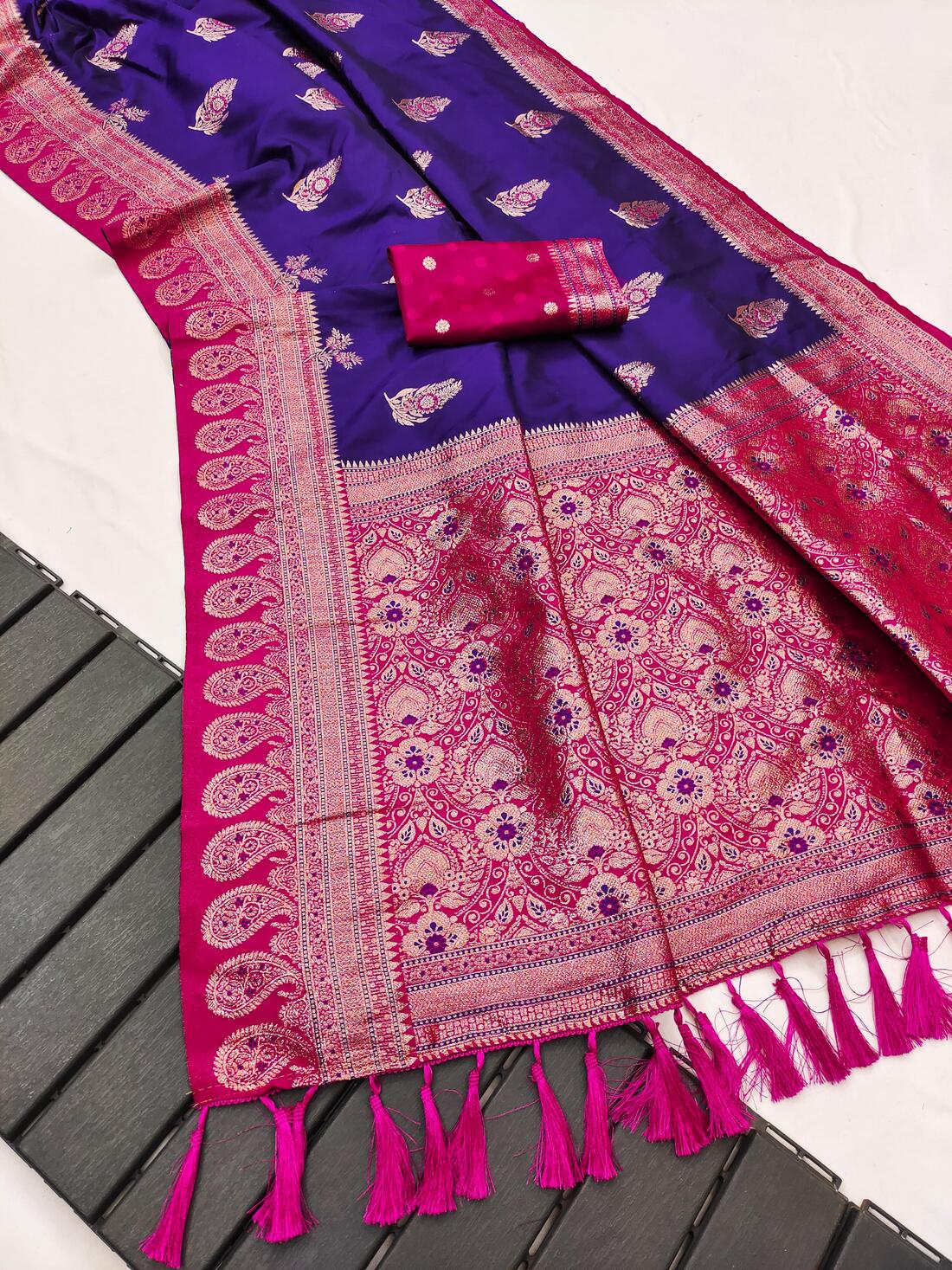 Scintillating Royal Blue Pure Zari Weaving Banarasi Silk Saree With Luminous Blouse Piece