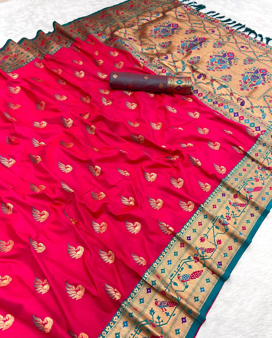 Phenomenal Dark Pink Paithani Silk Saree With Engrossing Blouse Piece