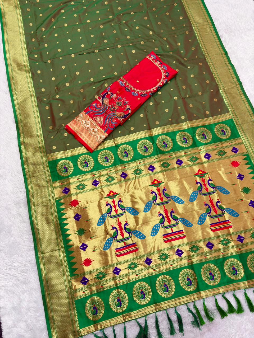 Dissemble Green Paithani Silk Saree With Handwork Blouse Piece