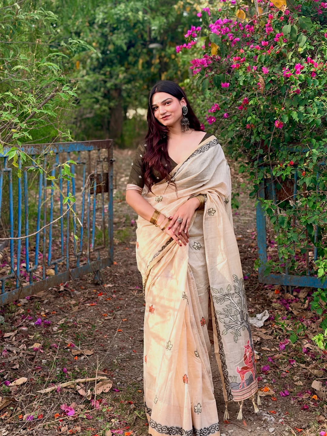 Groovy Beige Pure Munga Cotton Silk Saree With Gossamer Blouse Piece
