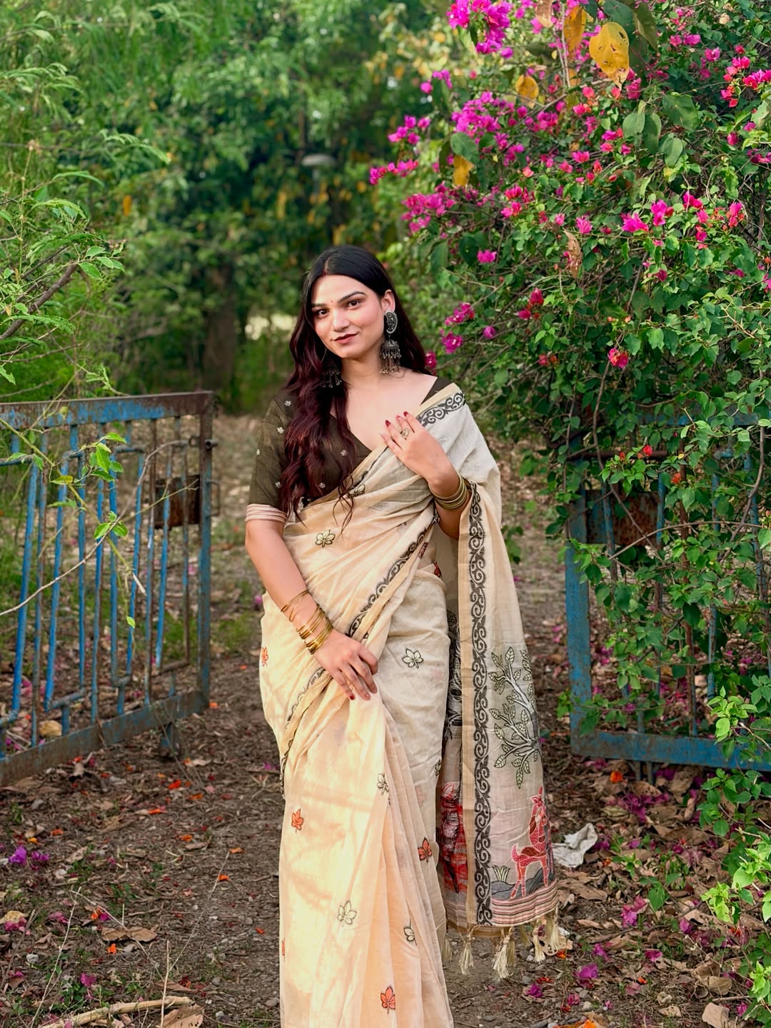 Groovy Beige Pure Munga Cotton Silk Saree With Gossamer Blouse Piece