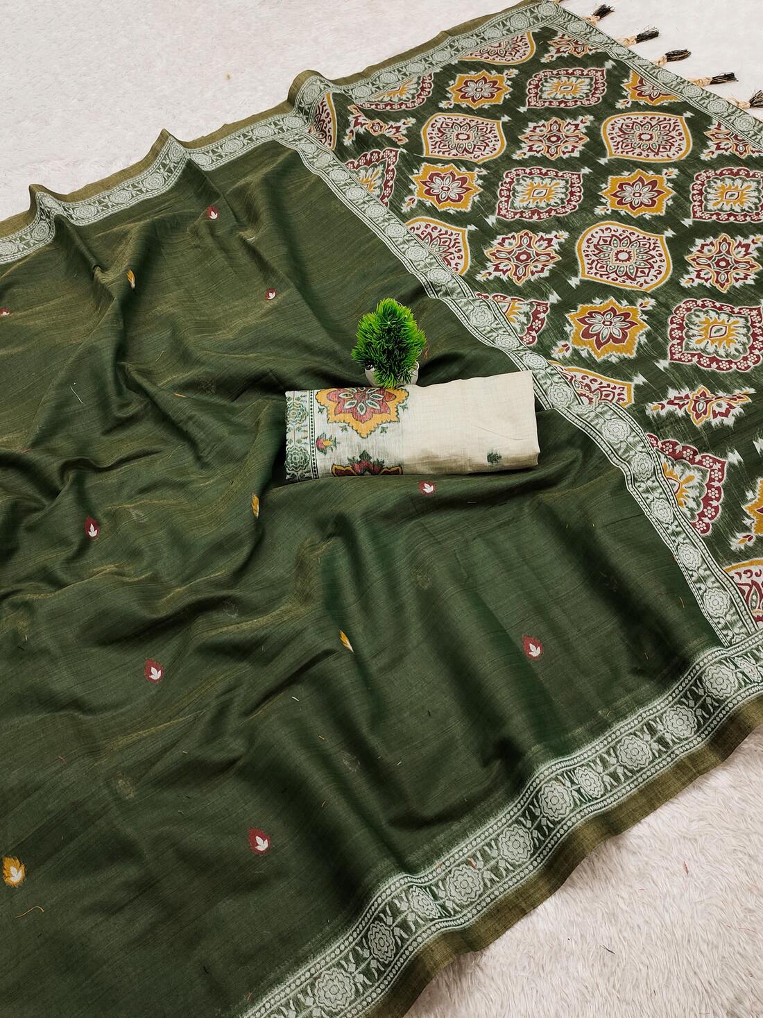 Sensational Dark Green Pure Munga Cotton Silk Saree With Phenomenal Blouse Piece