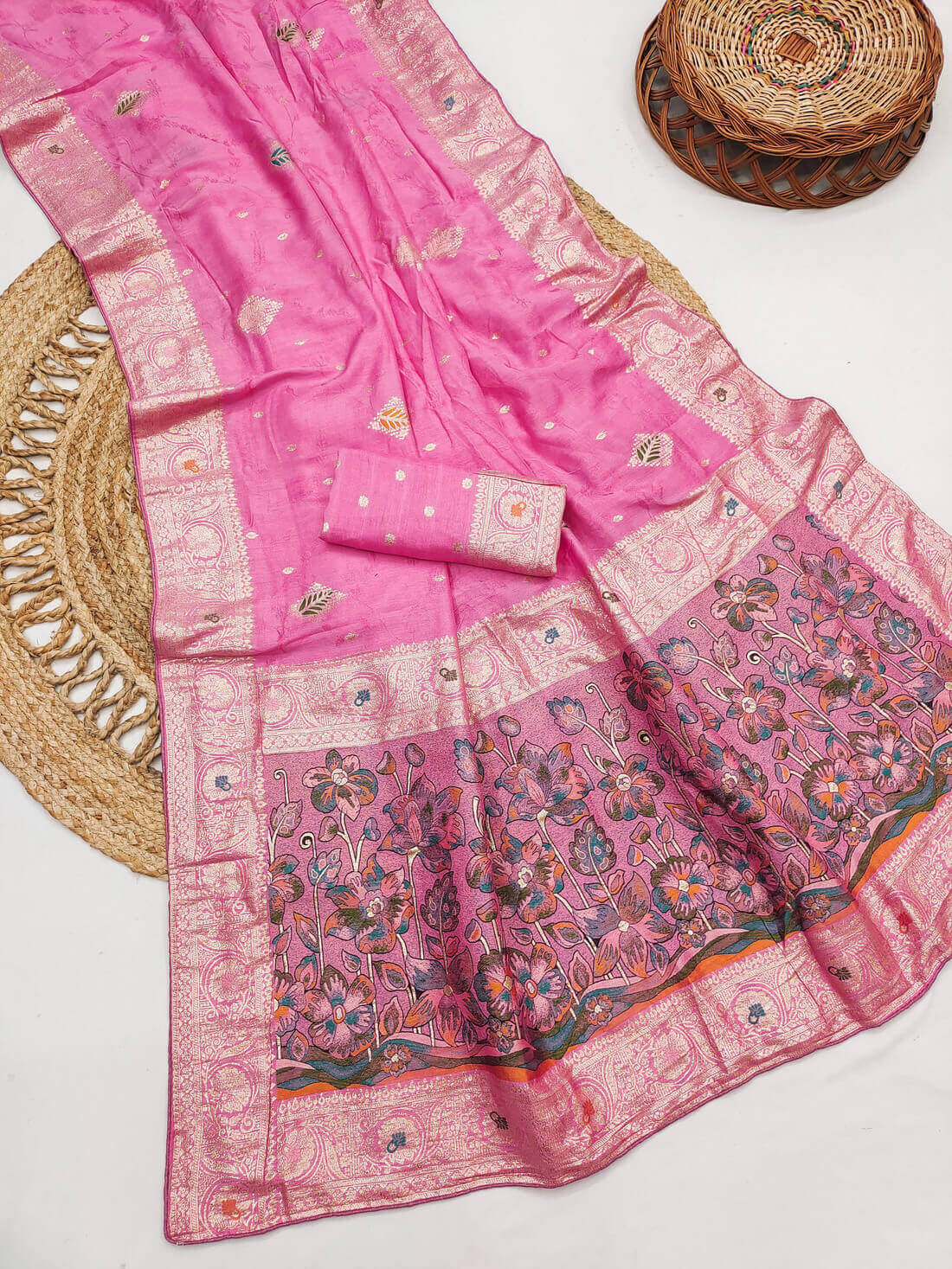 Brood Pink Banarasi Dola Silk Saree With Effulgent Blouse Piece