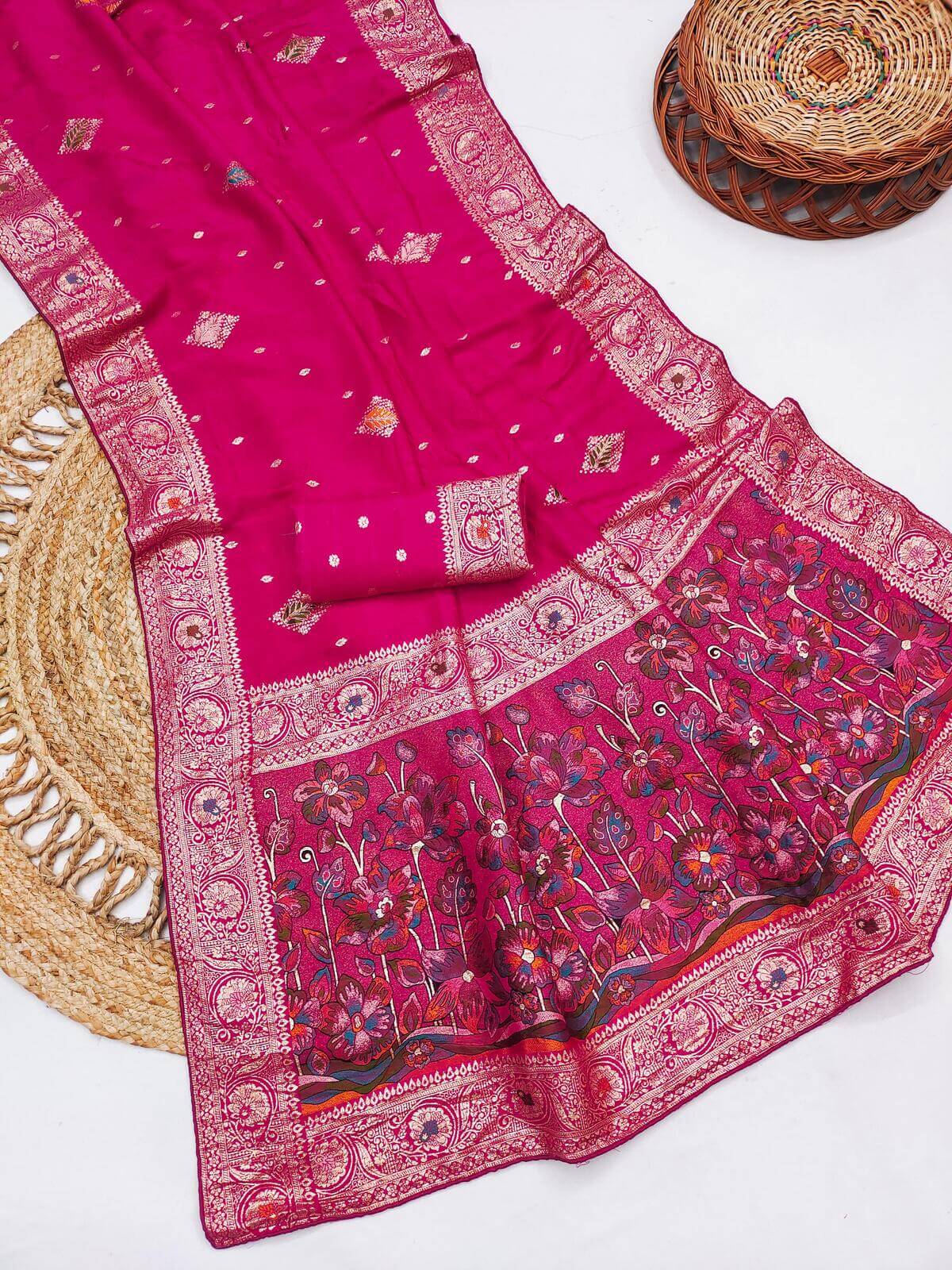 Phenomenal Magenta Banarasi Dola Silk Saree With Symmetrical Blouse Piece