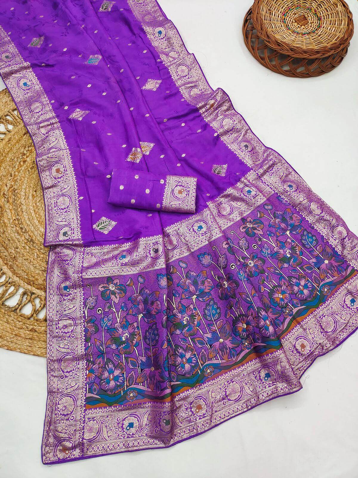 Staring Royal Purple Banarasi Dola Silk Saree With Lovely Blouse Piece